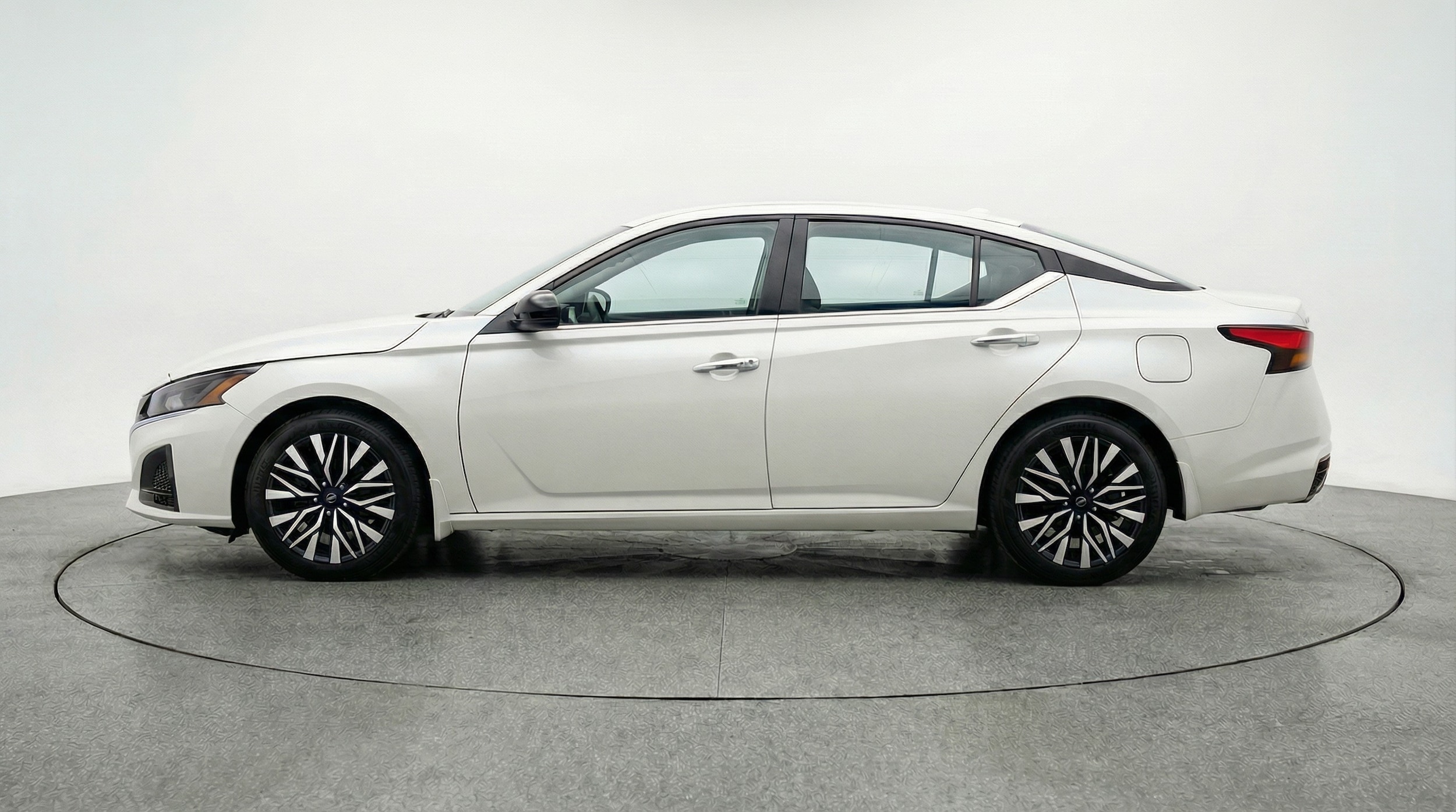 Thumbnail: 2025 Nissan Altima - 4