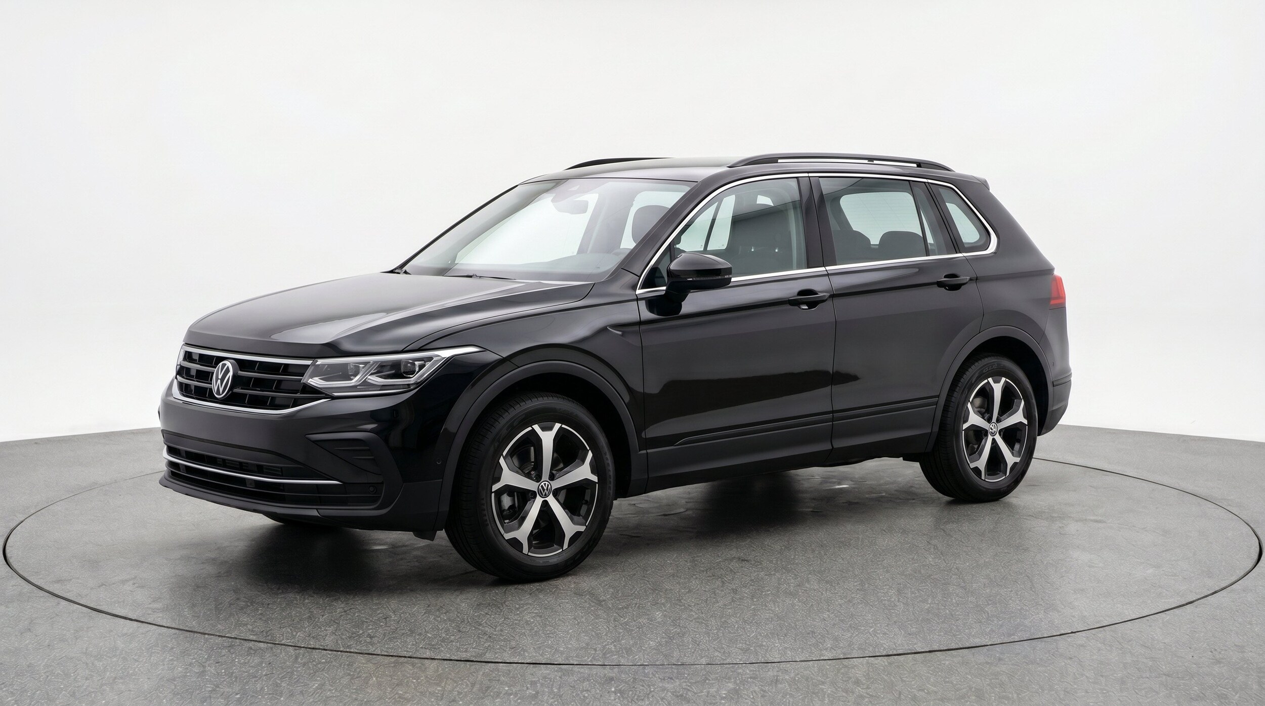 Thumbnail: 2026 Volkswagen Tiguan - 3