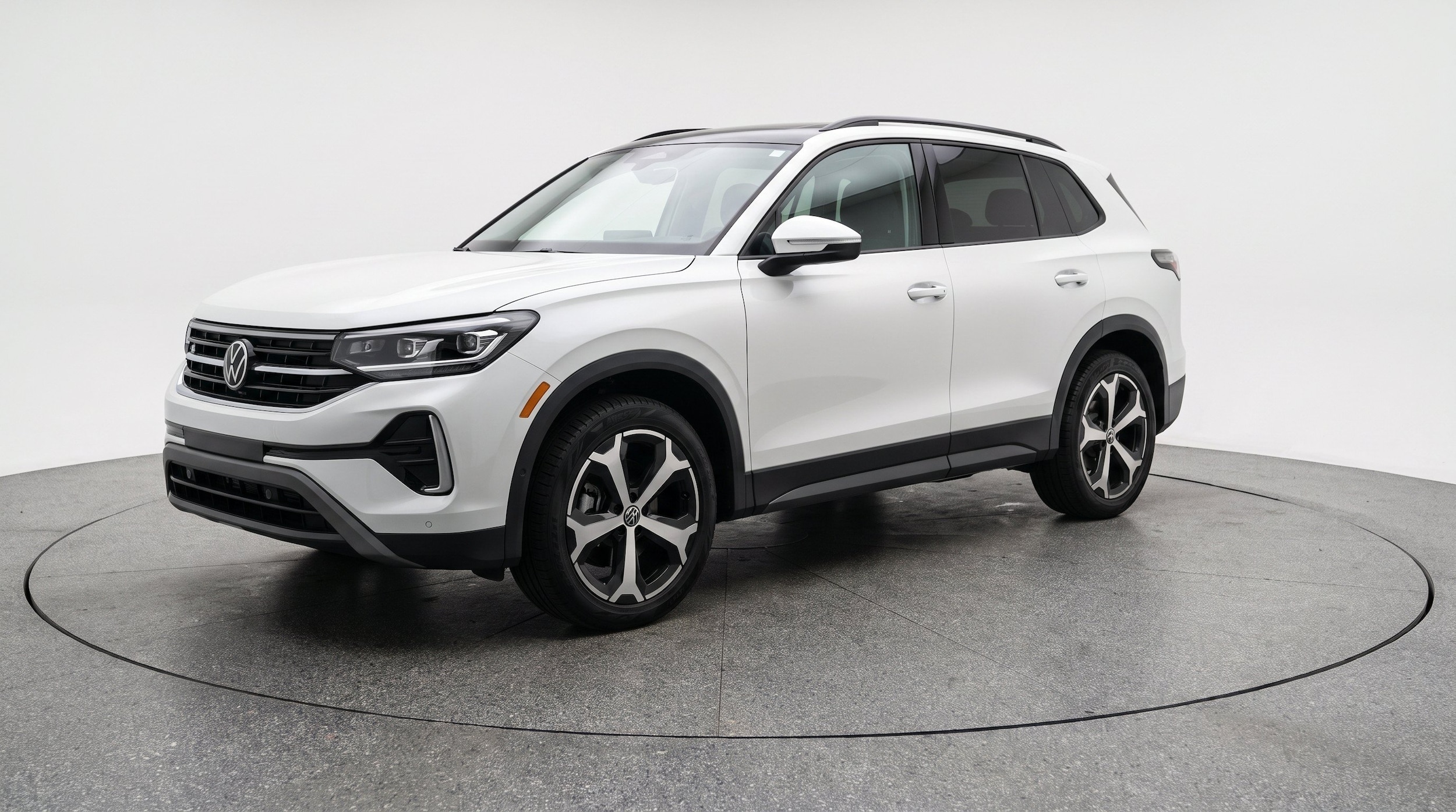 Thumbnail: 2026 Volkswagen Tiguan - 3