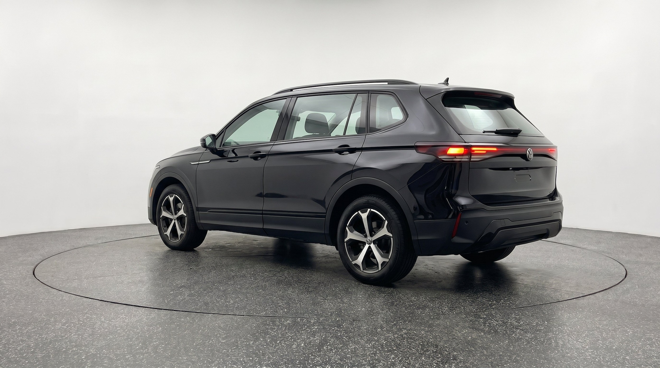 Thumbnail: 2026 Volkswagen Tiguan - 6