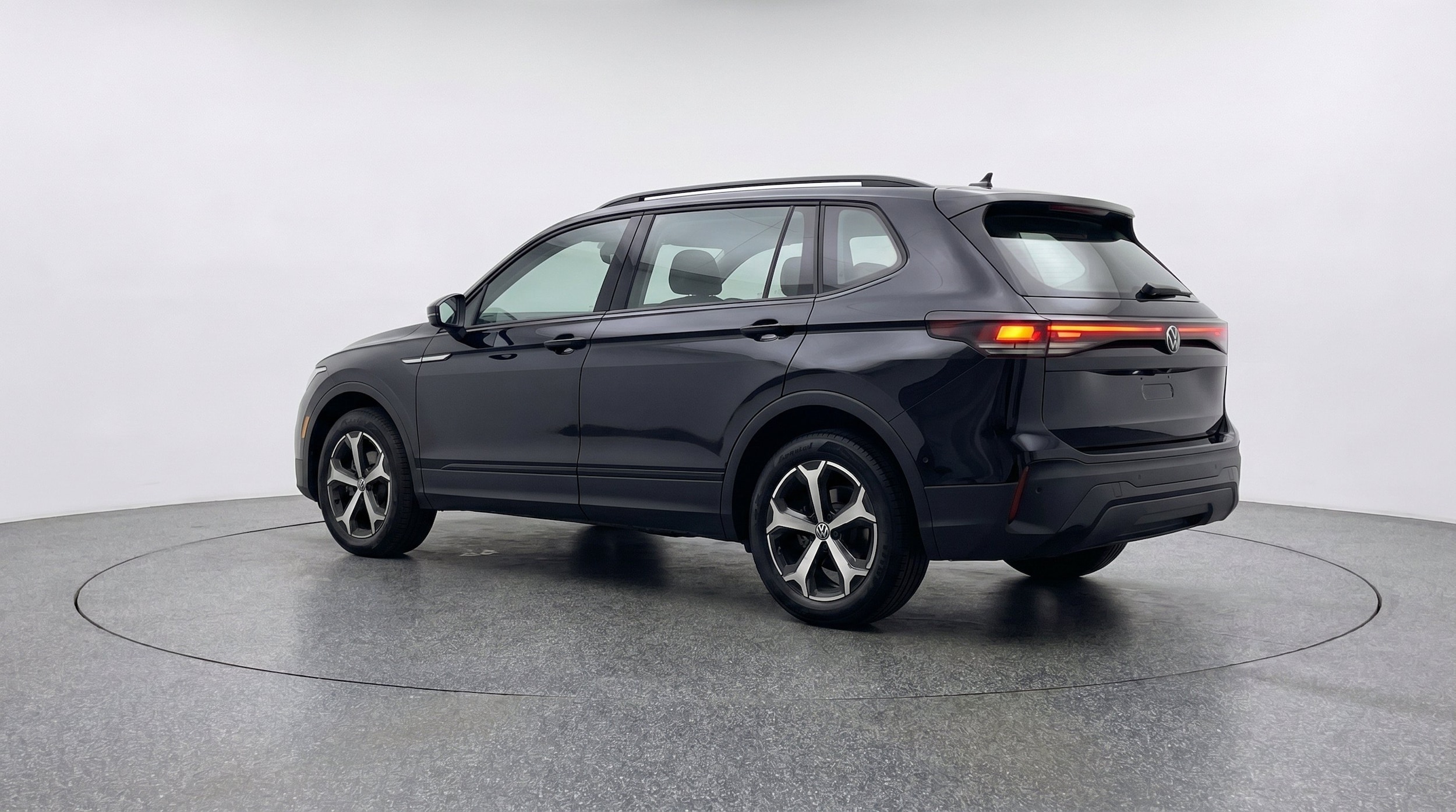 Thumbnail: 2026 Volkswagen Tiguan - 6