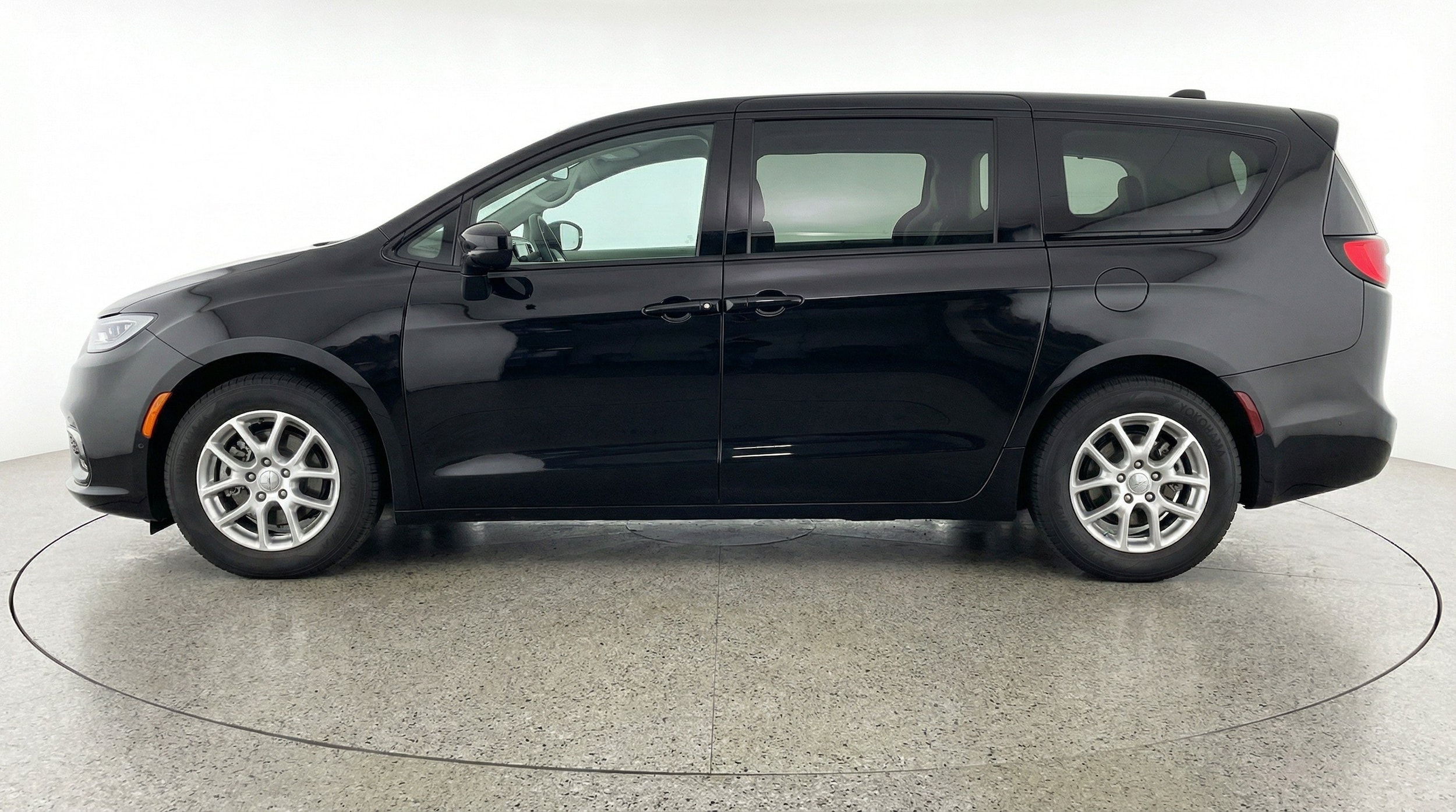 Thumbnail: 2024 Chrysler Voyager - 5