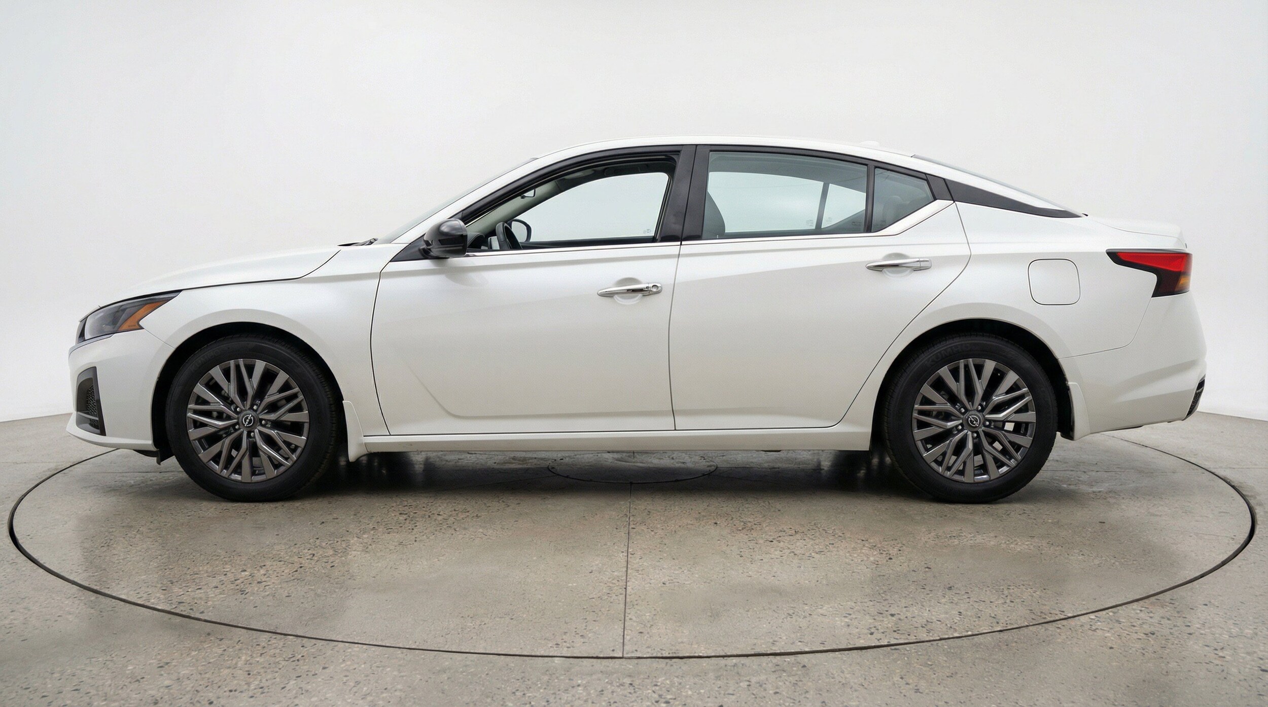 Thumbnail: 2025 Nissan Altima - 5