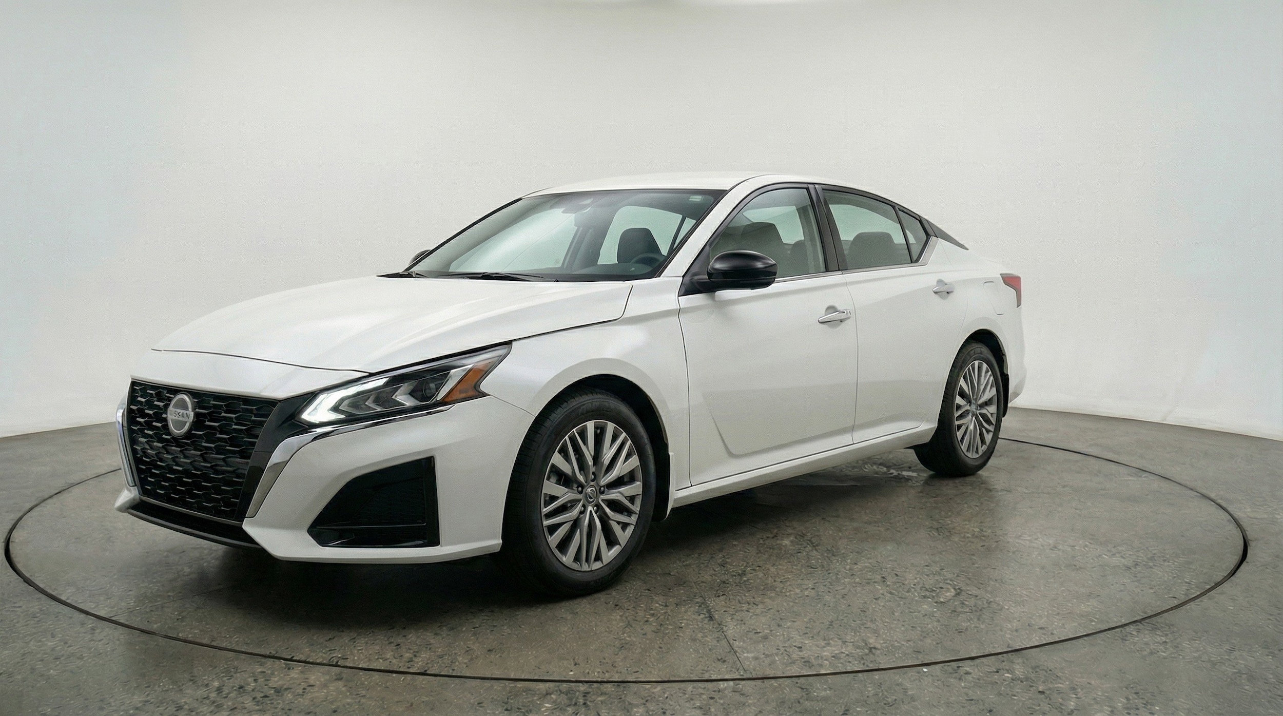 Thumbnail: 2025 Nissan Altima - 3