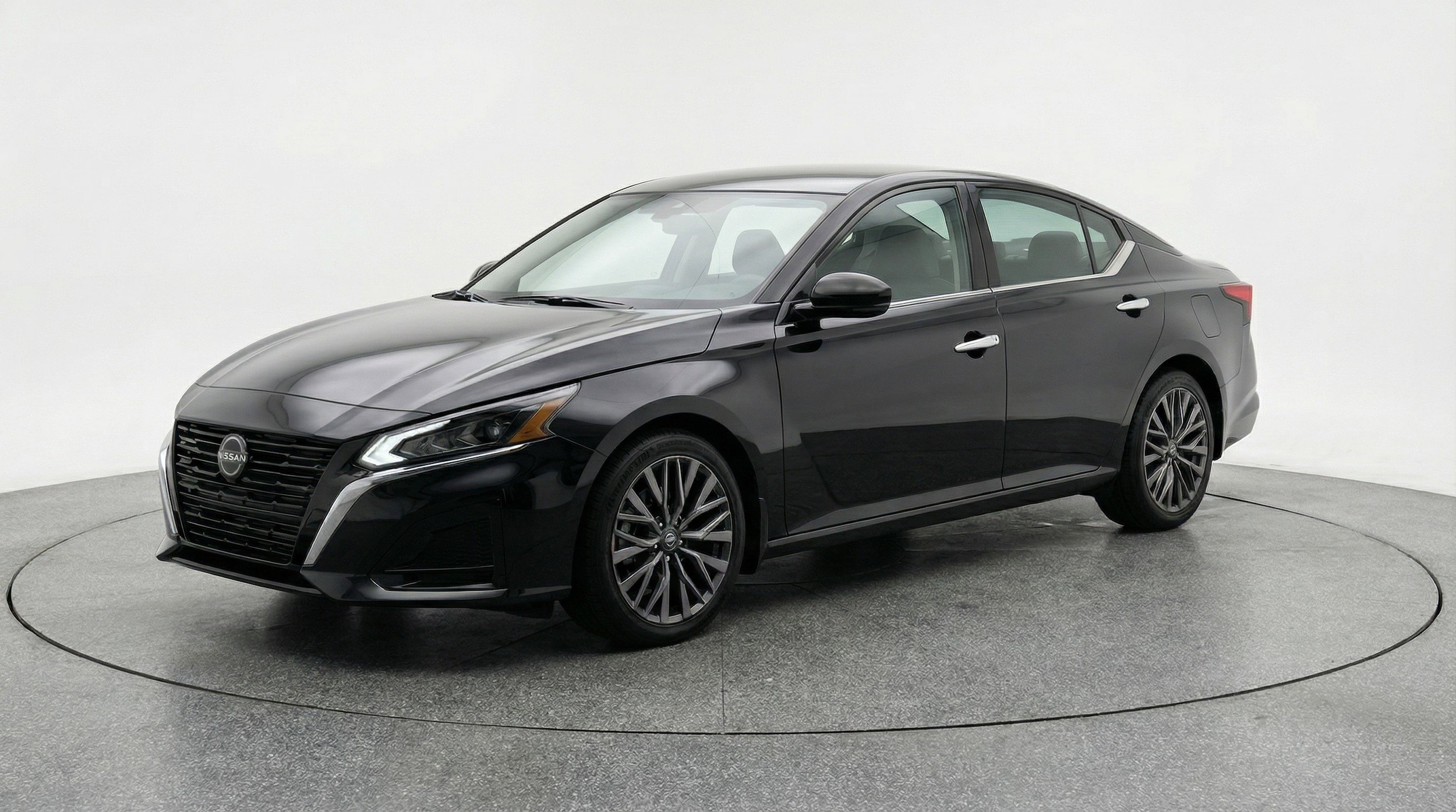 Thumbnail: 2025 Nissan Altima - 3