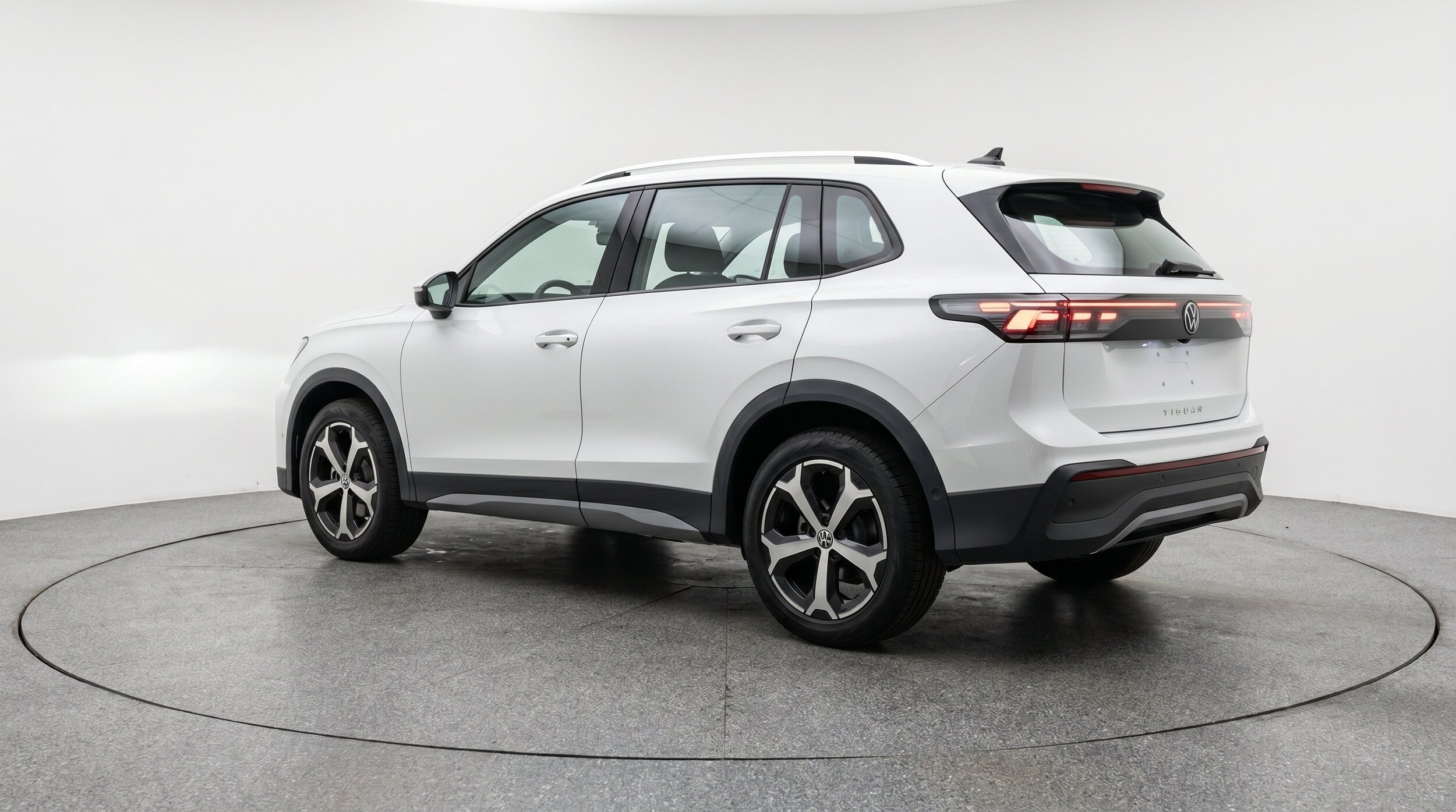 Thumbnail: 2026 Volkswagen Tiguan - 6