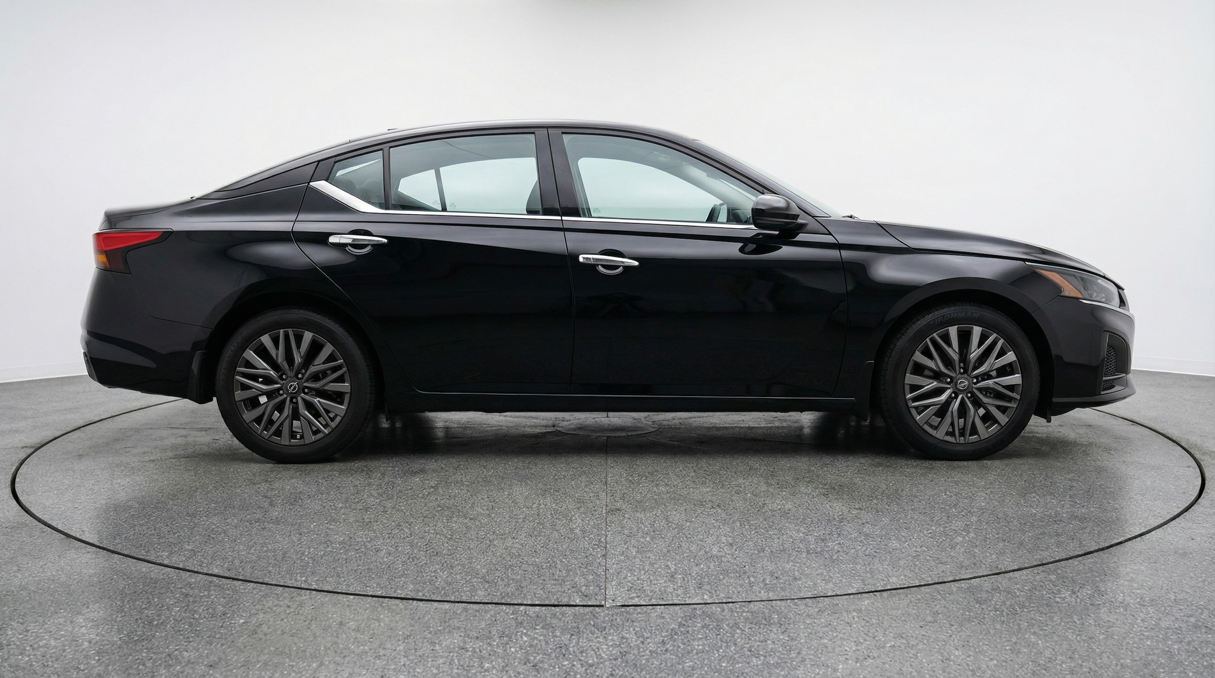 Thumbnail: 2025 Nissan Altima - 8