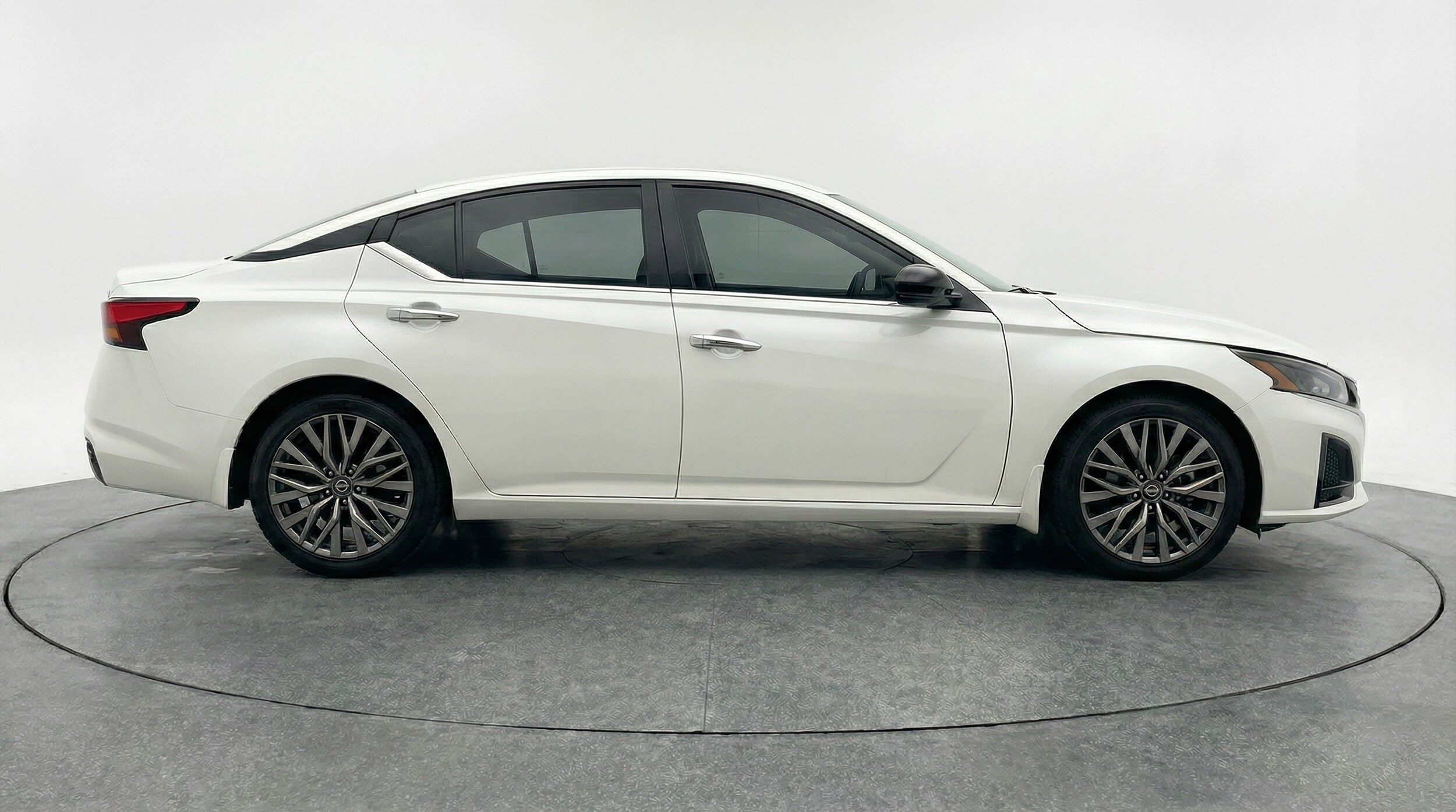 Thumbnail: 2025 Nissan Altima - 8