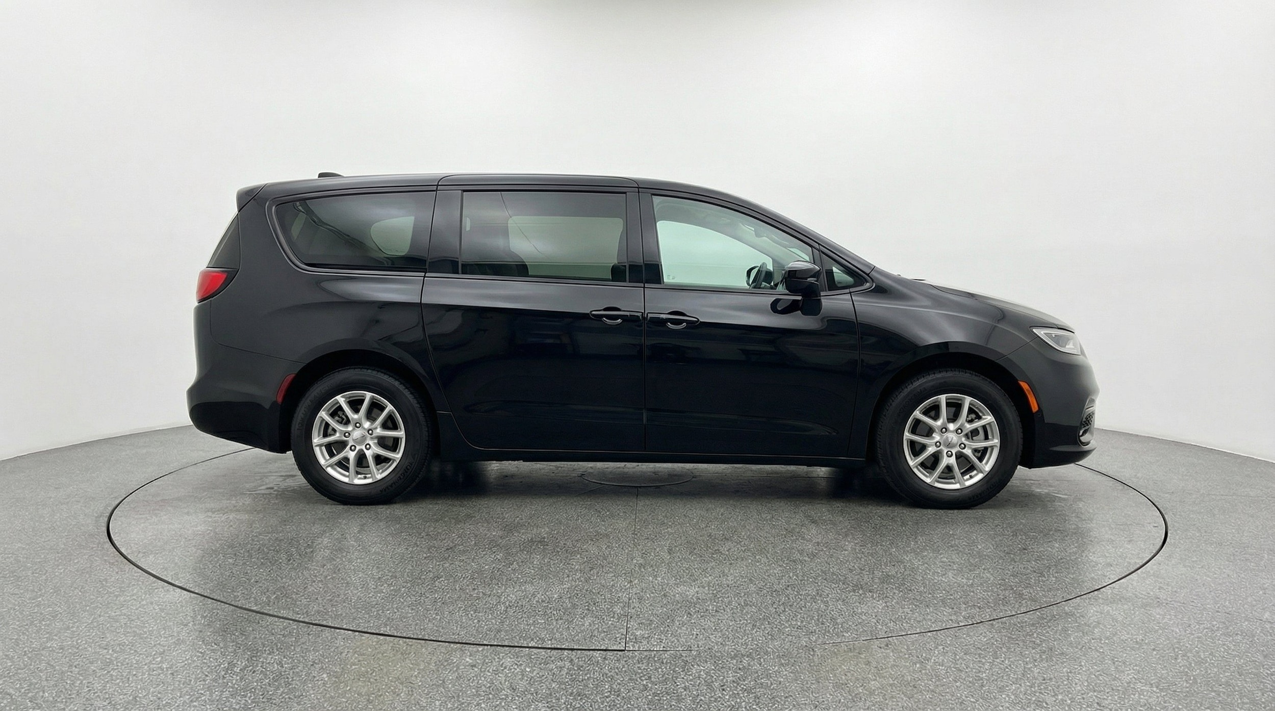 Thumbnail: 2024 Chrysler Voyager - 11
