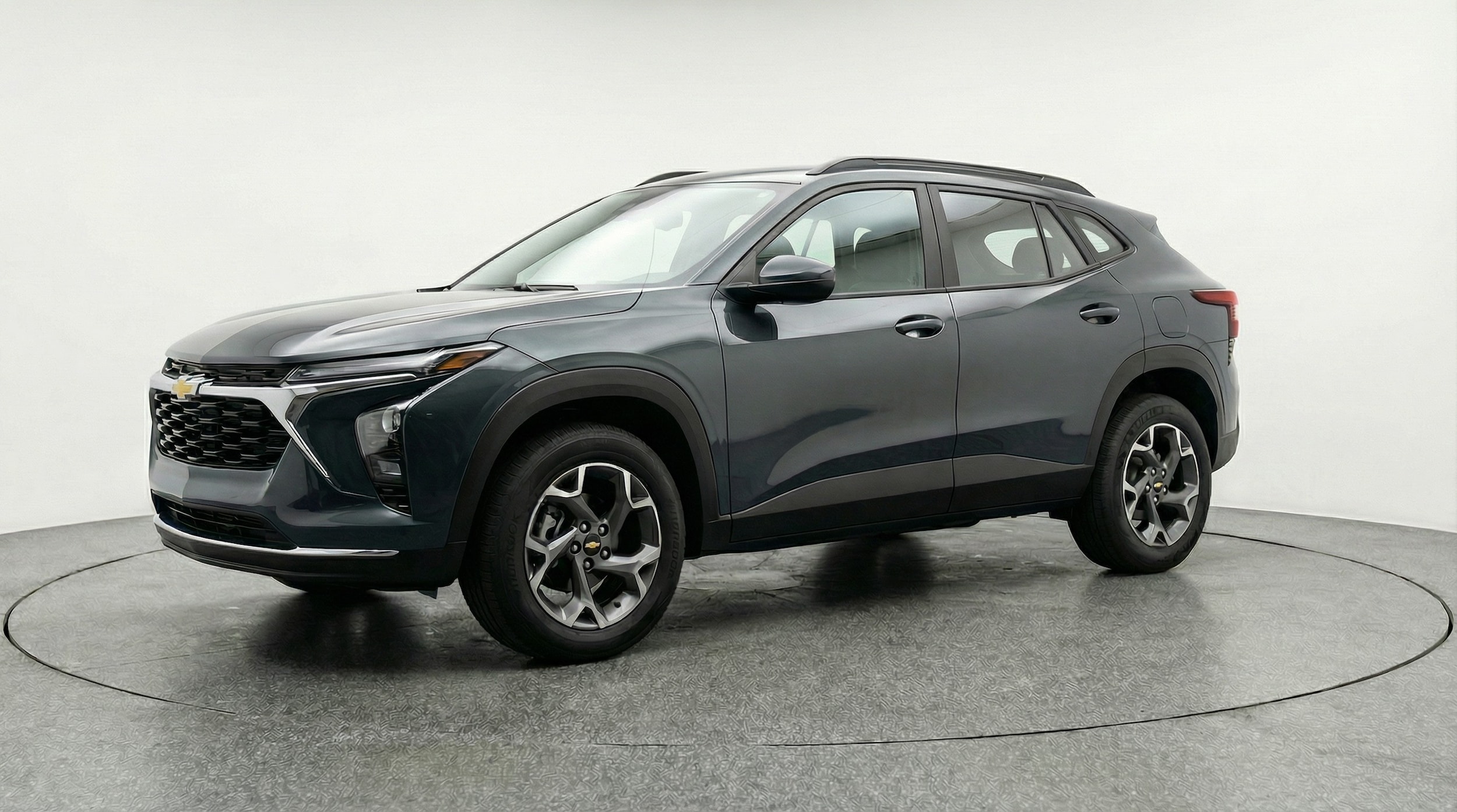 Thumbnail: 2025 Chevrolet Trax - 3