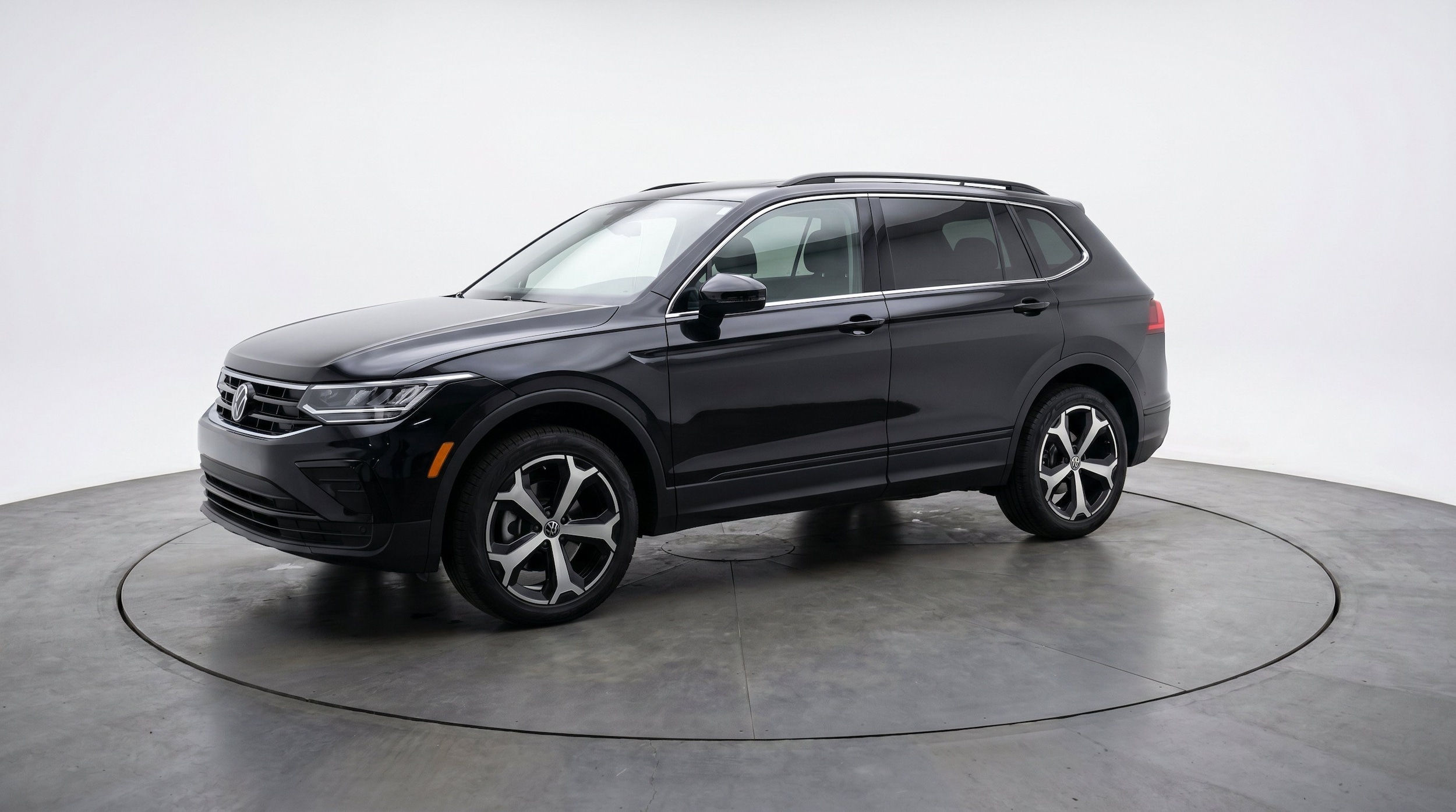 Thumbnail: 2026 Volkswagen Tiguan - 3