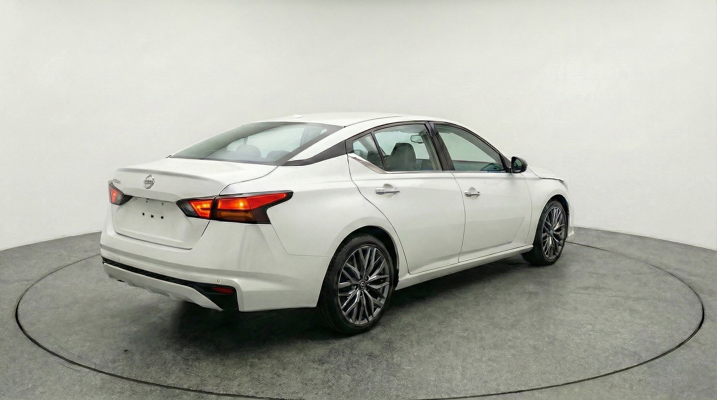 Thumbnail: 2025 Nissan Altima - 9