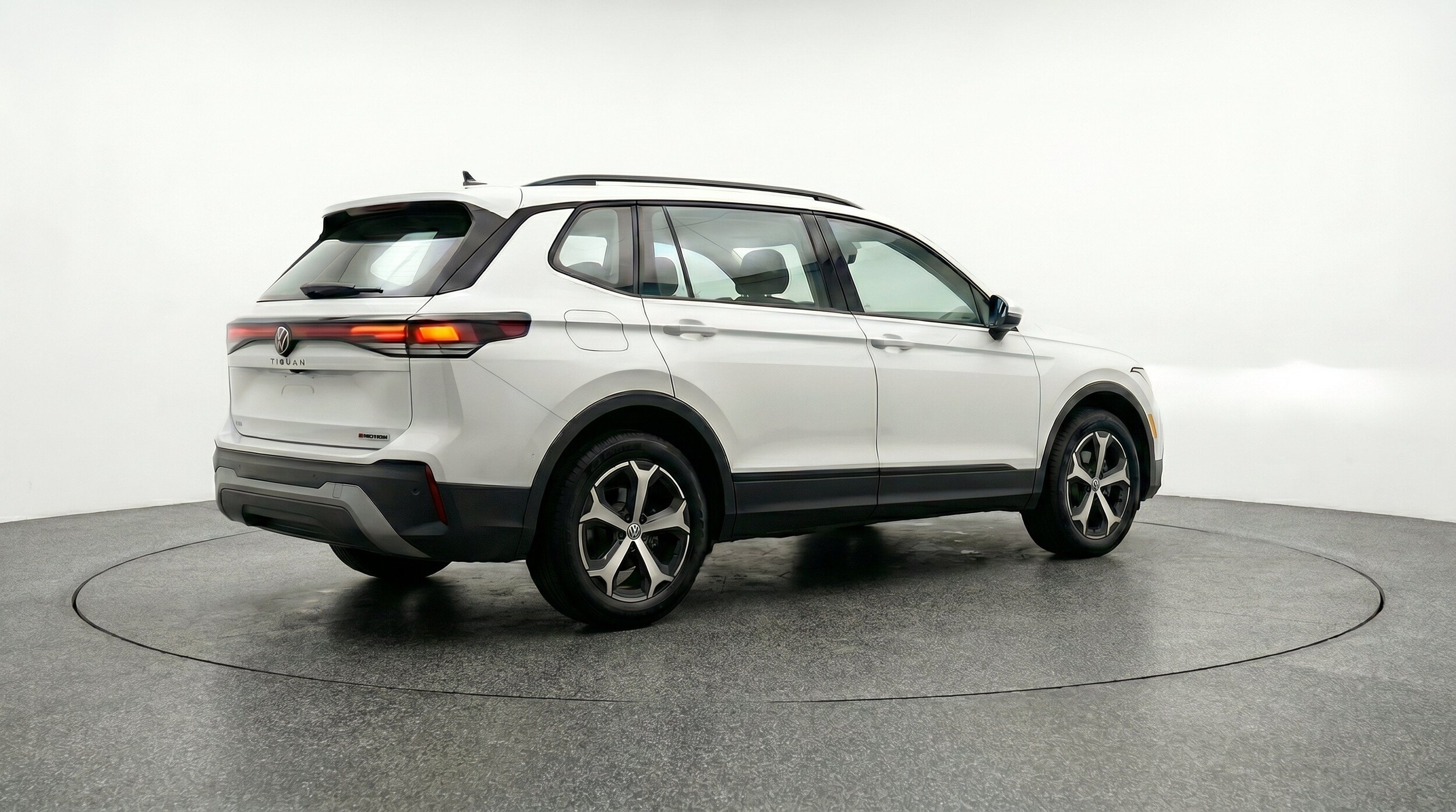 Thumbnail: 2026 Volkswagen Tiguan - 9