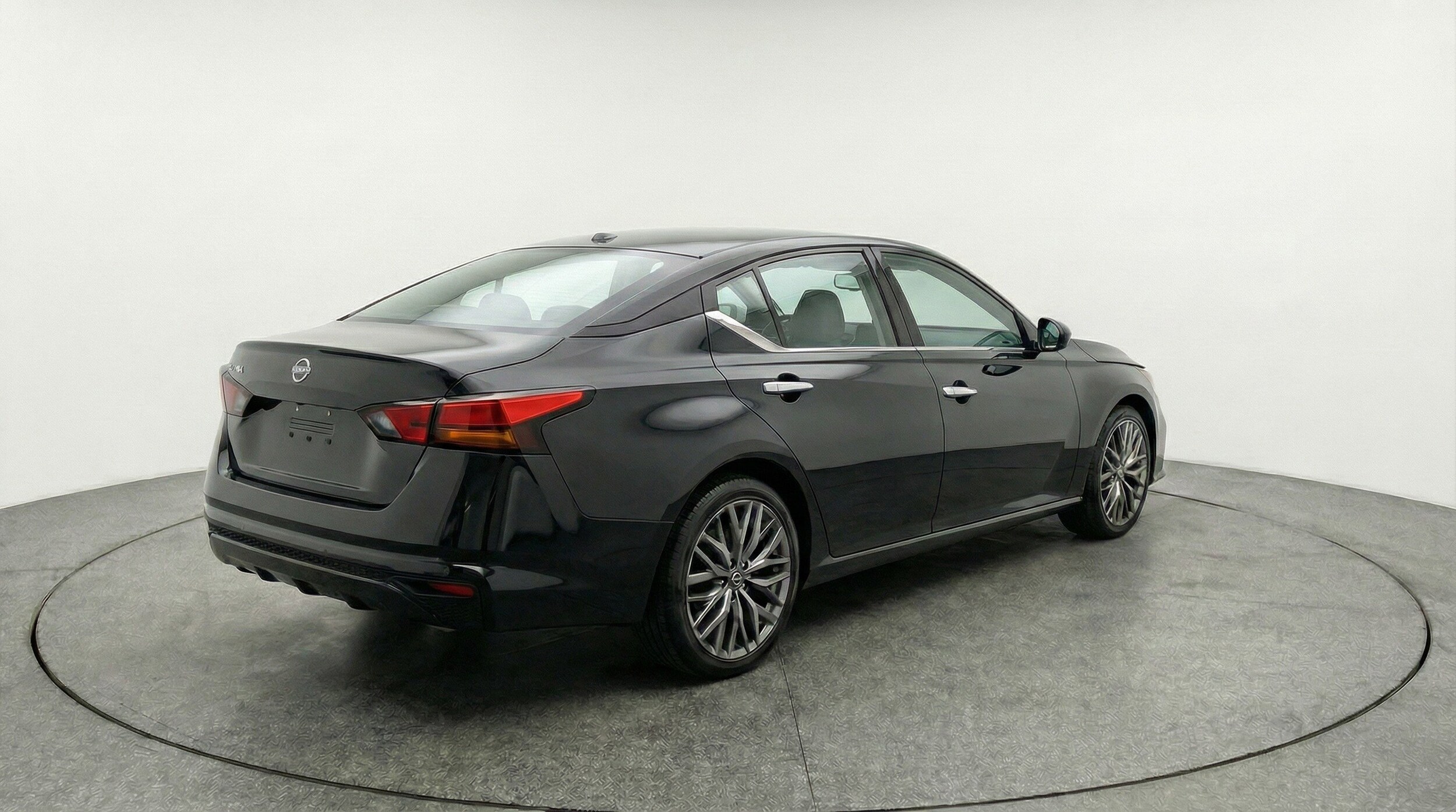Thumbnail: 2025 Nissan Altima - 9