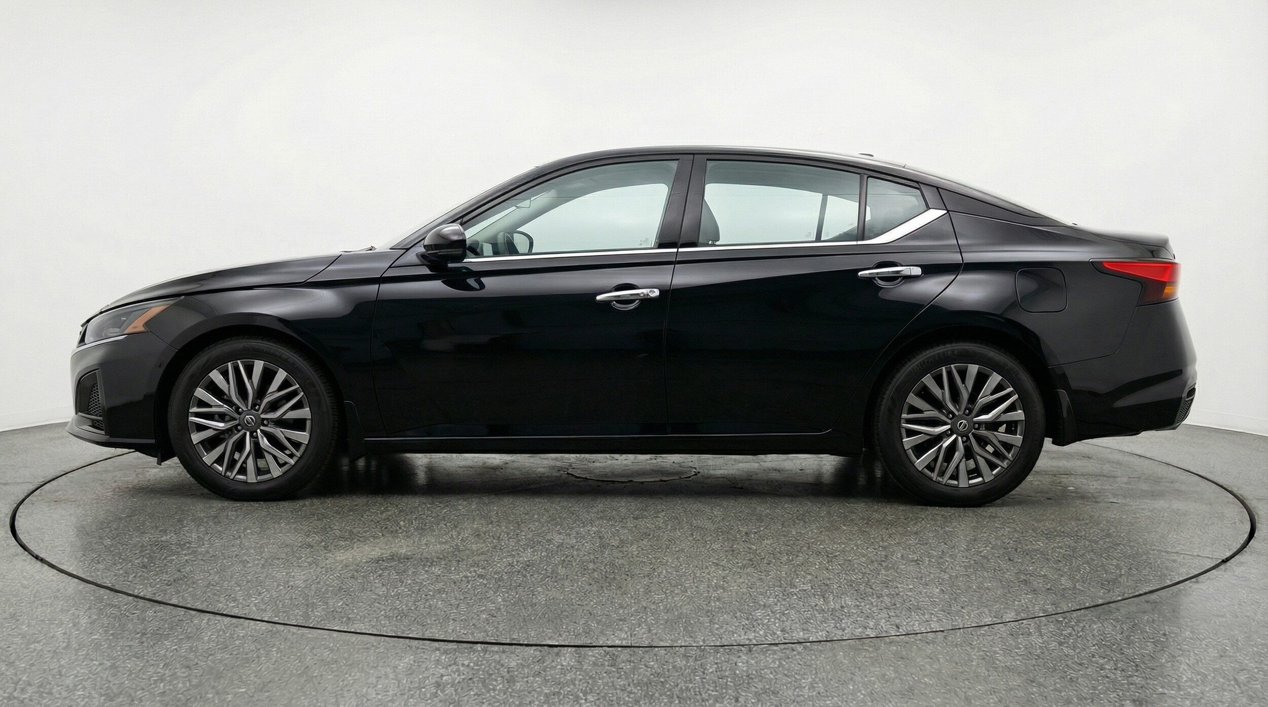 Thumbnail: 2025 Nissan Altima - 4