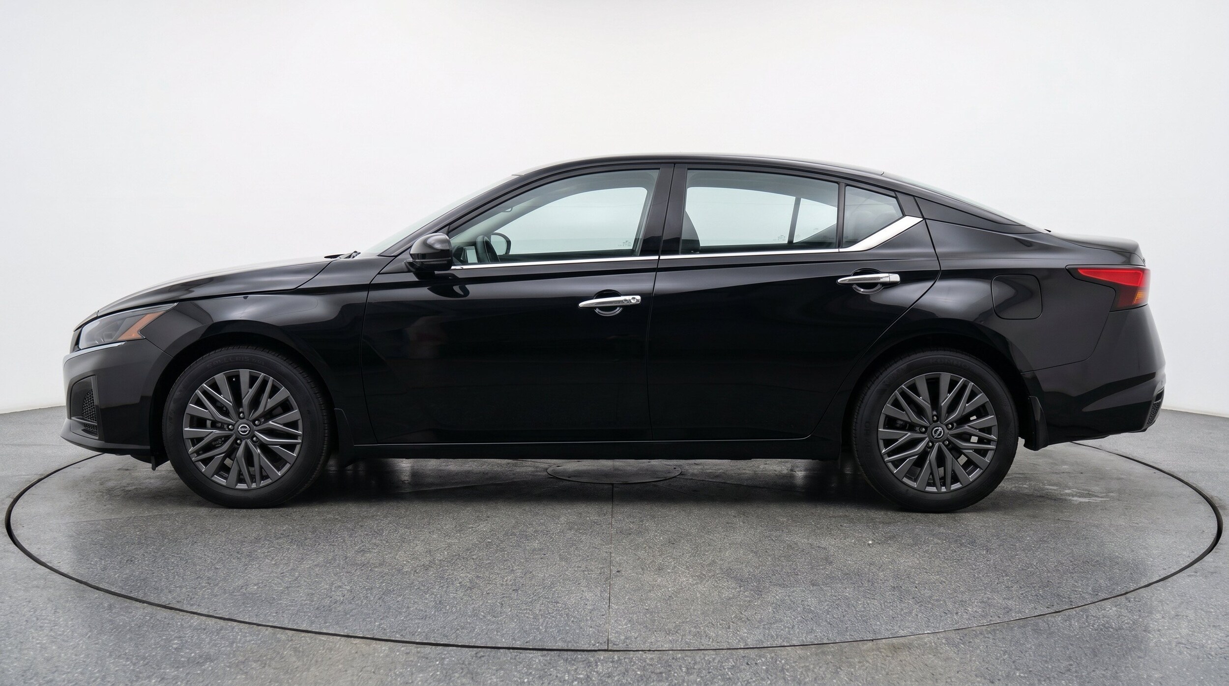 Thumbnail: 2025 Nissan Altima - 5
