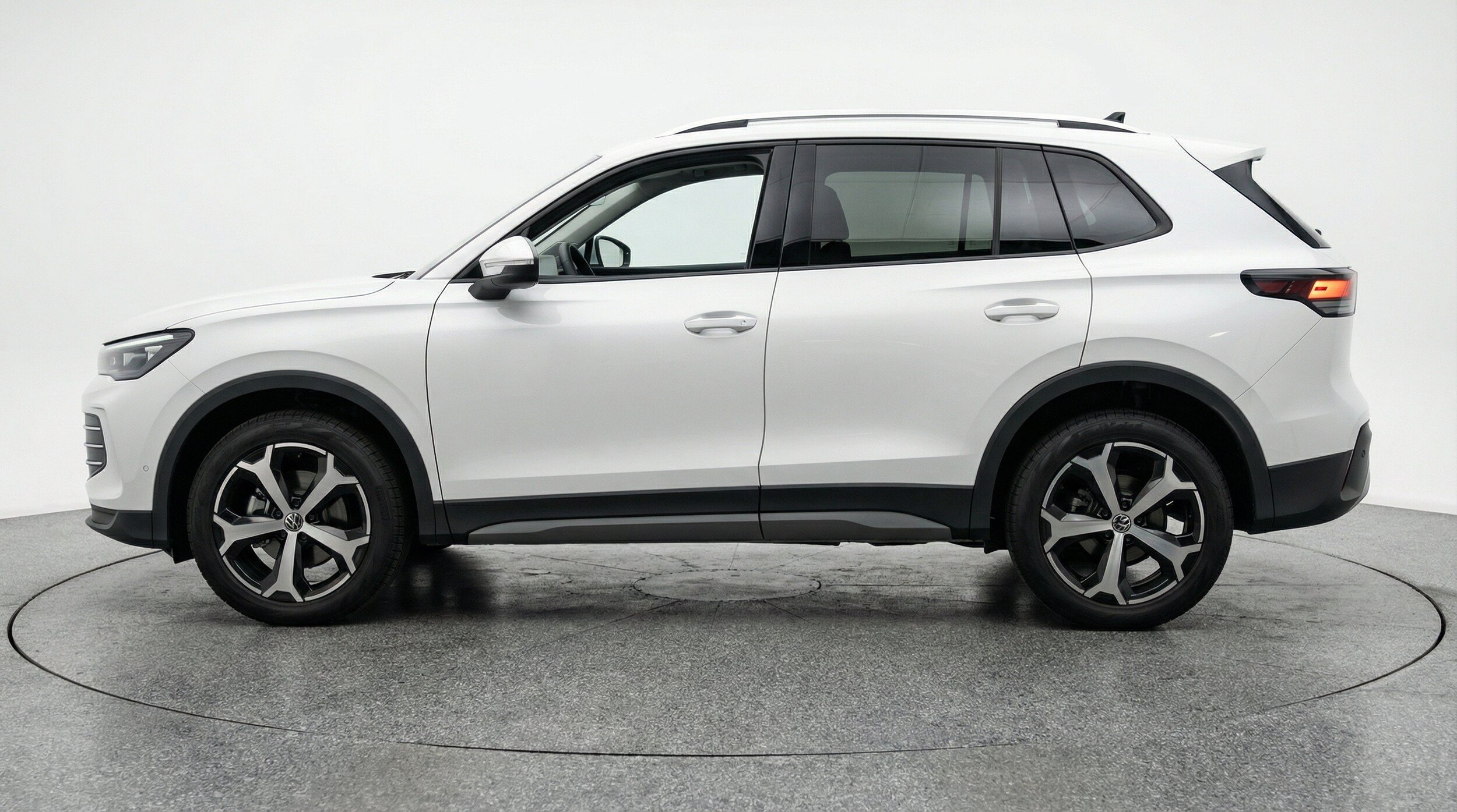 Thumbnail: 2026 Volkswagen Tiguan - 5