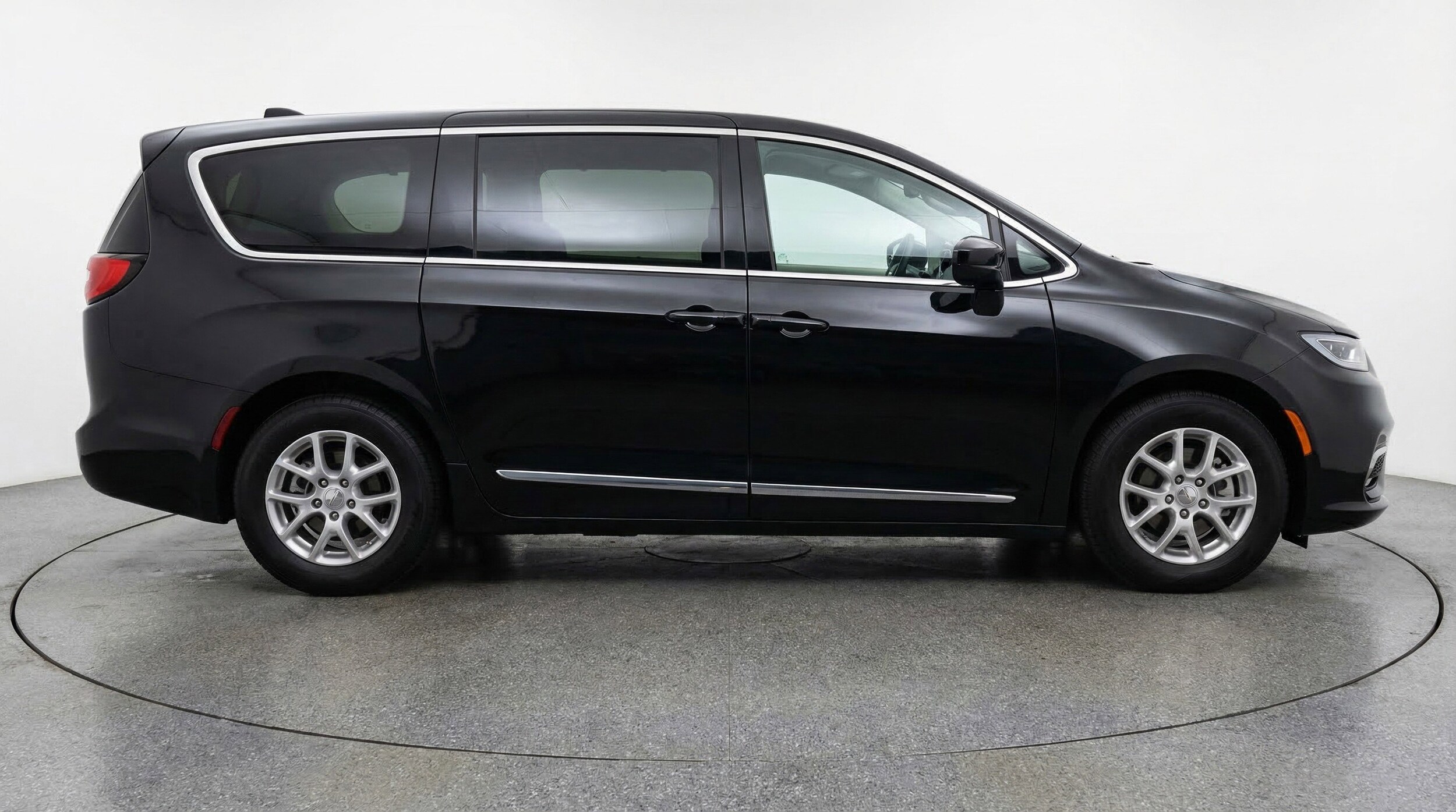 Thumbnail: 2024 Chrysler Voyager - 11