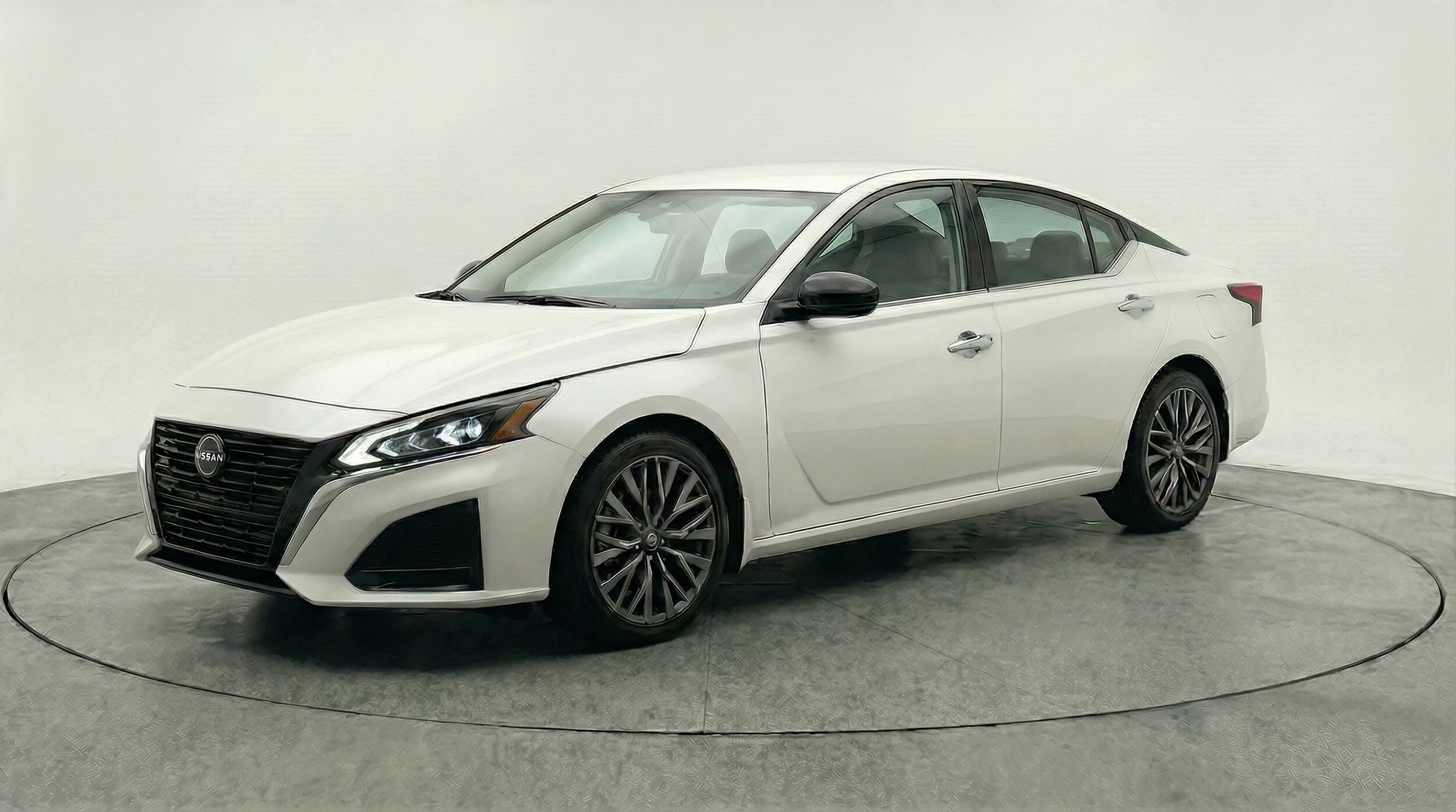 Thumbnail: 2025 Nissan Altima - 3