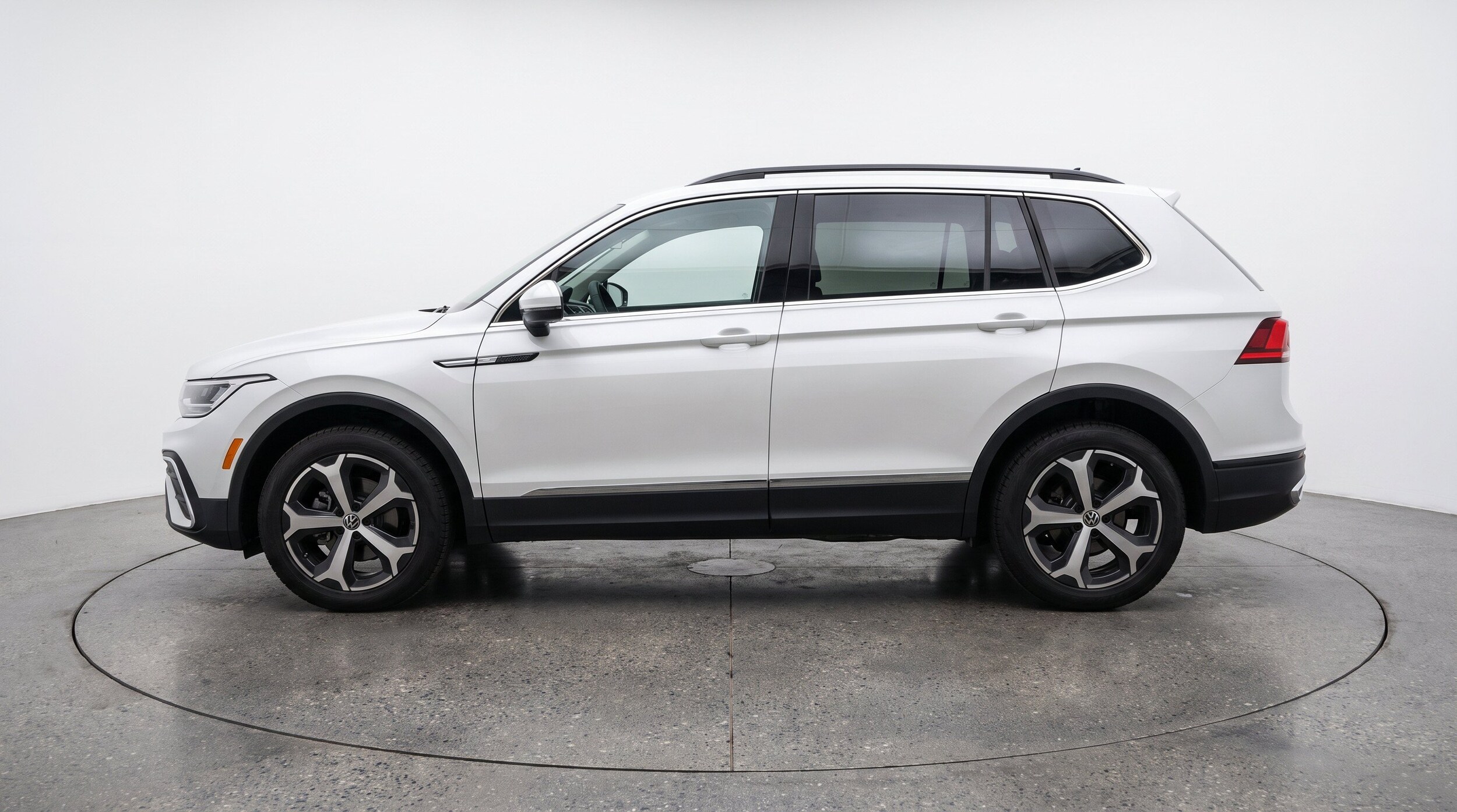 Thumbnail: 2026 Volkswagen Tiguan - 5