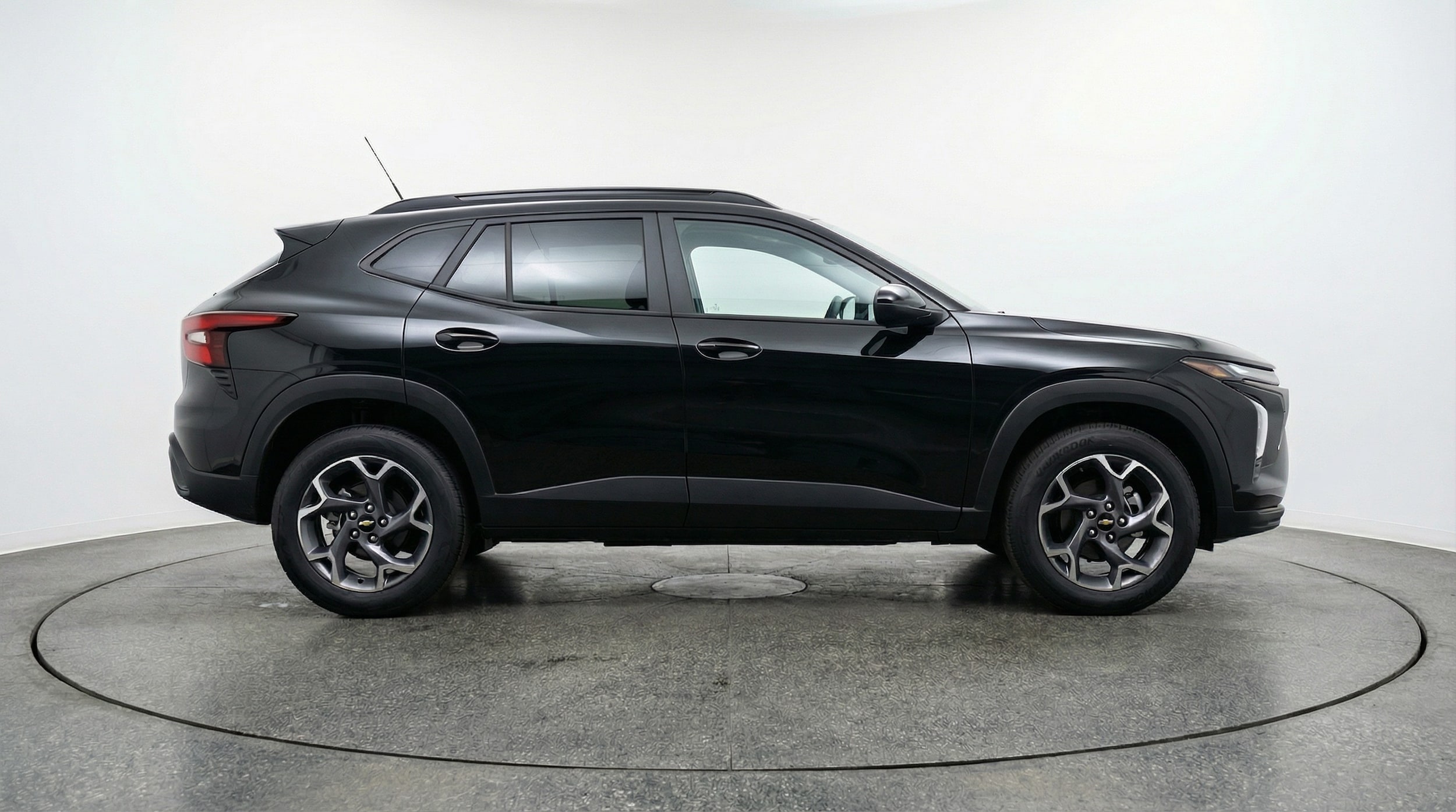 Thumbnail: 2025 Chevrolet Trax - 8