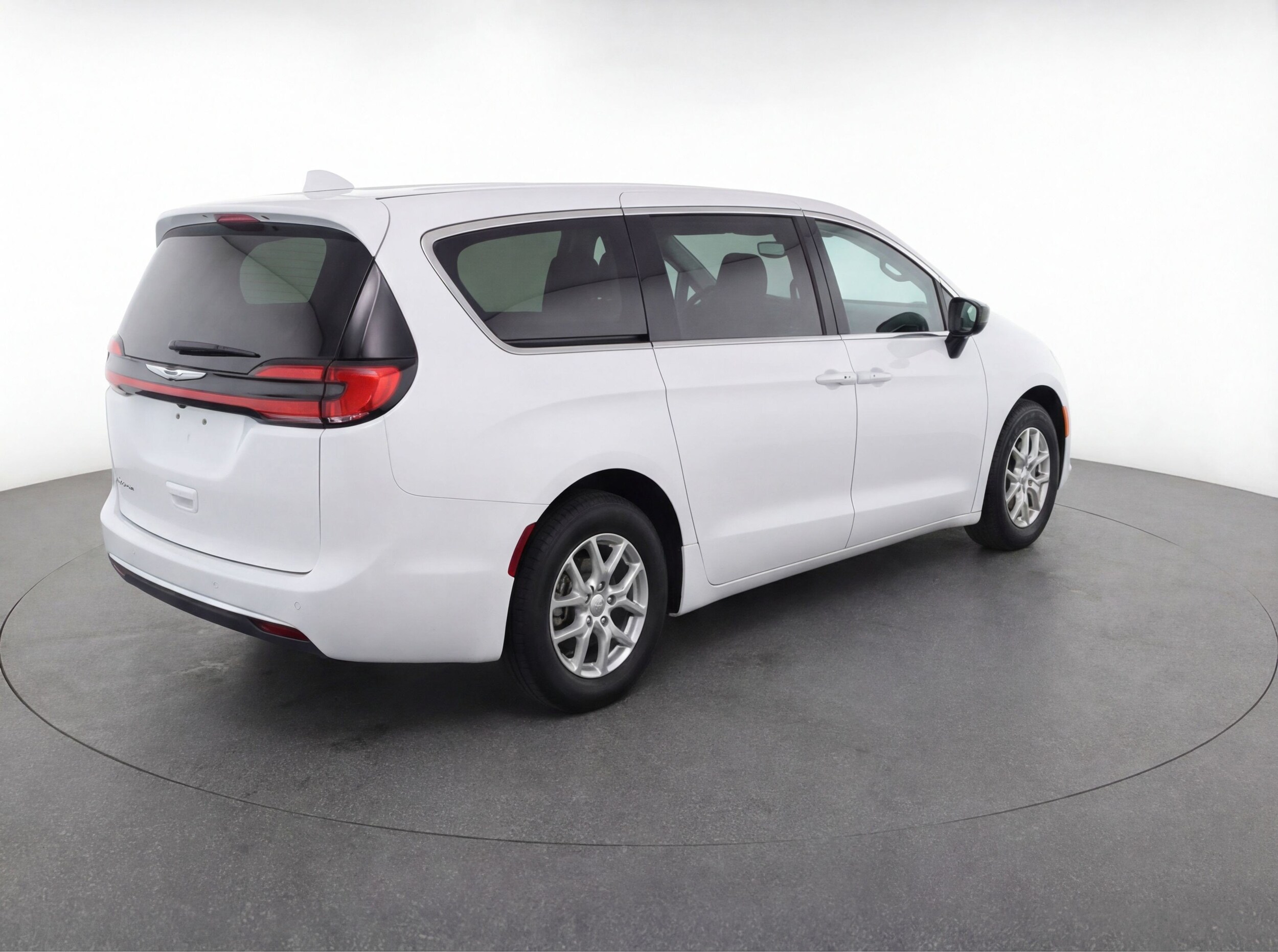 Thumbnail: 2024 Chrysler Pacifica - 9