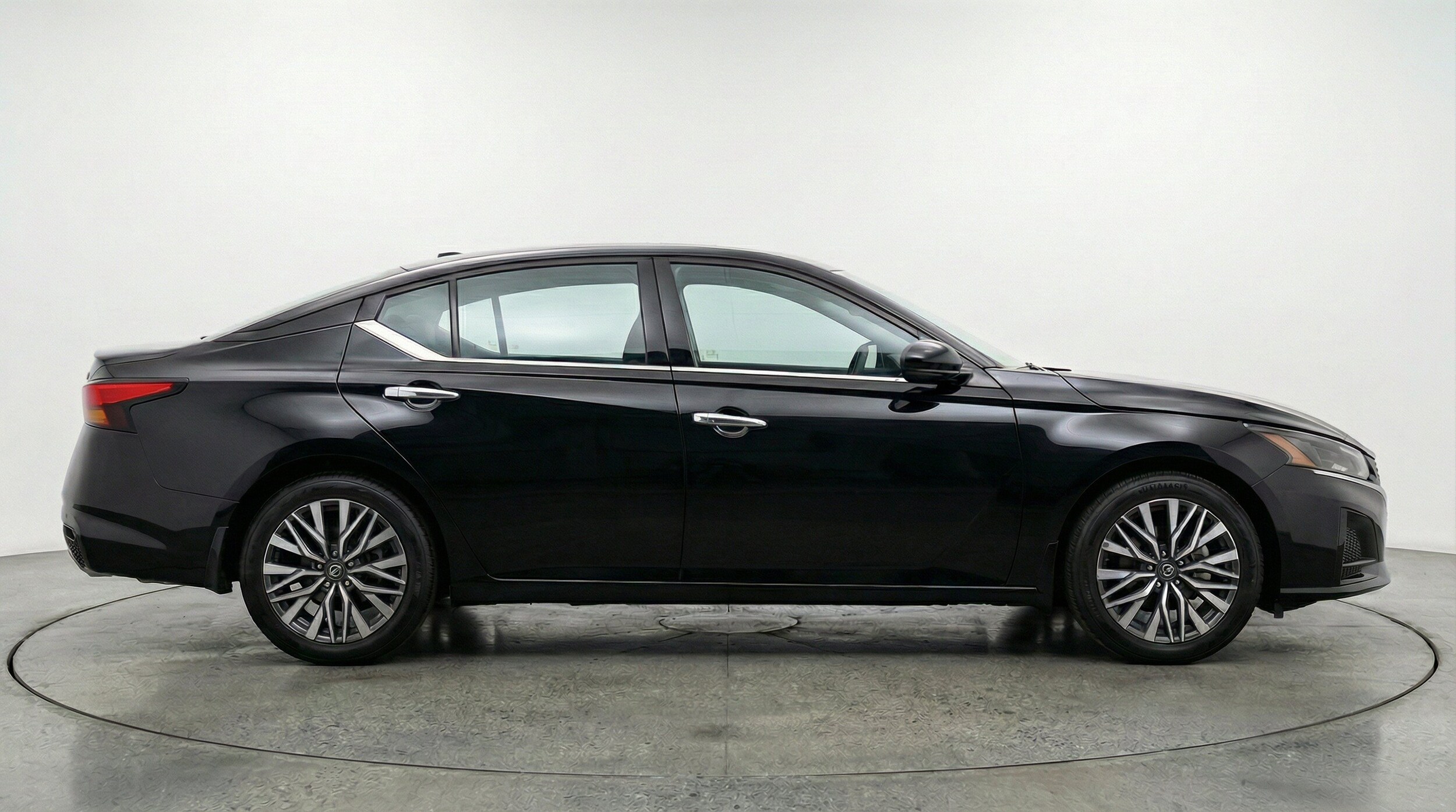 Thumbnail: 2025 Nissan Altima - 10