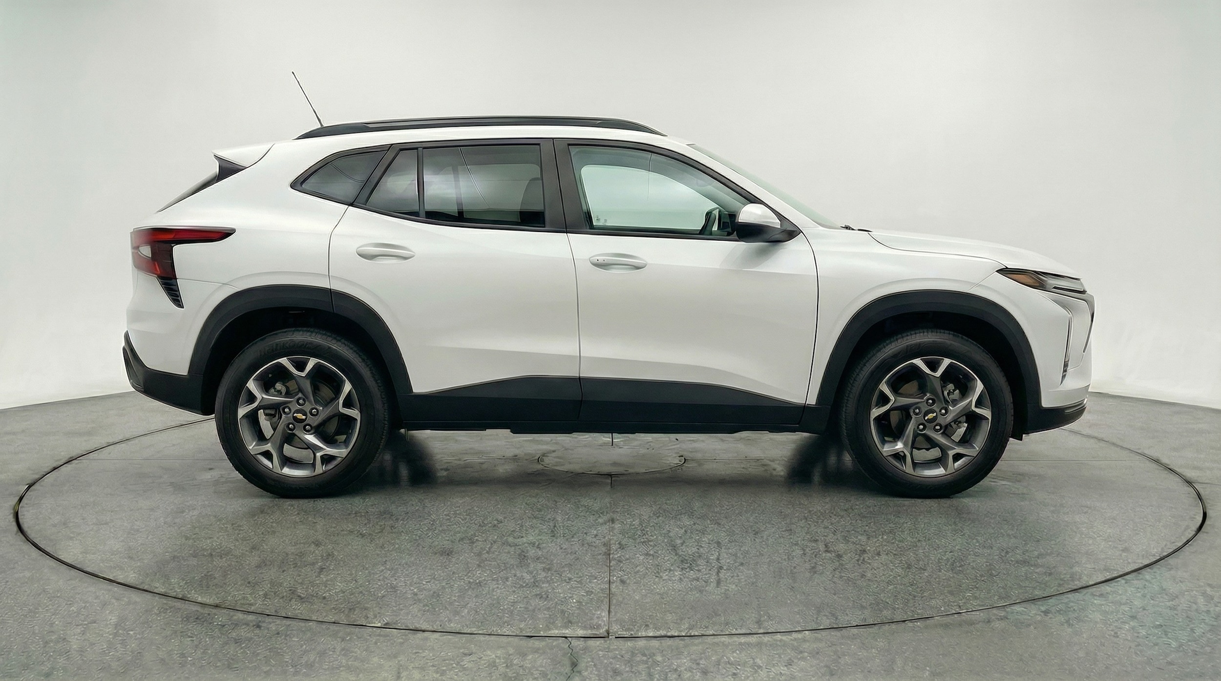 Thumbnail: 2025 Chevrolet Trax - 8