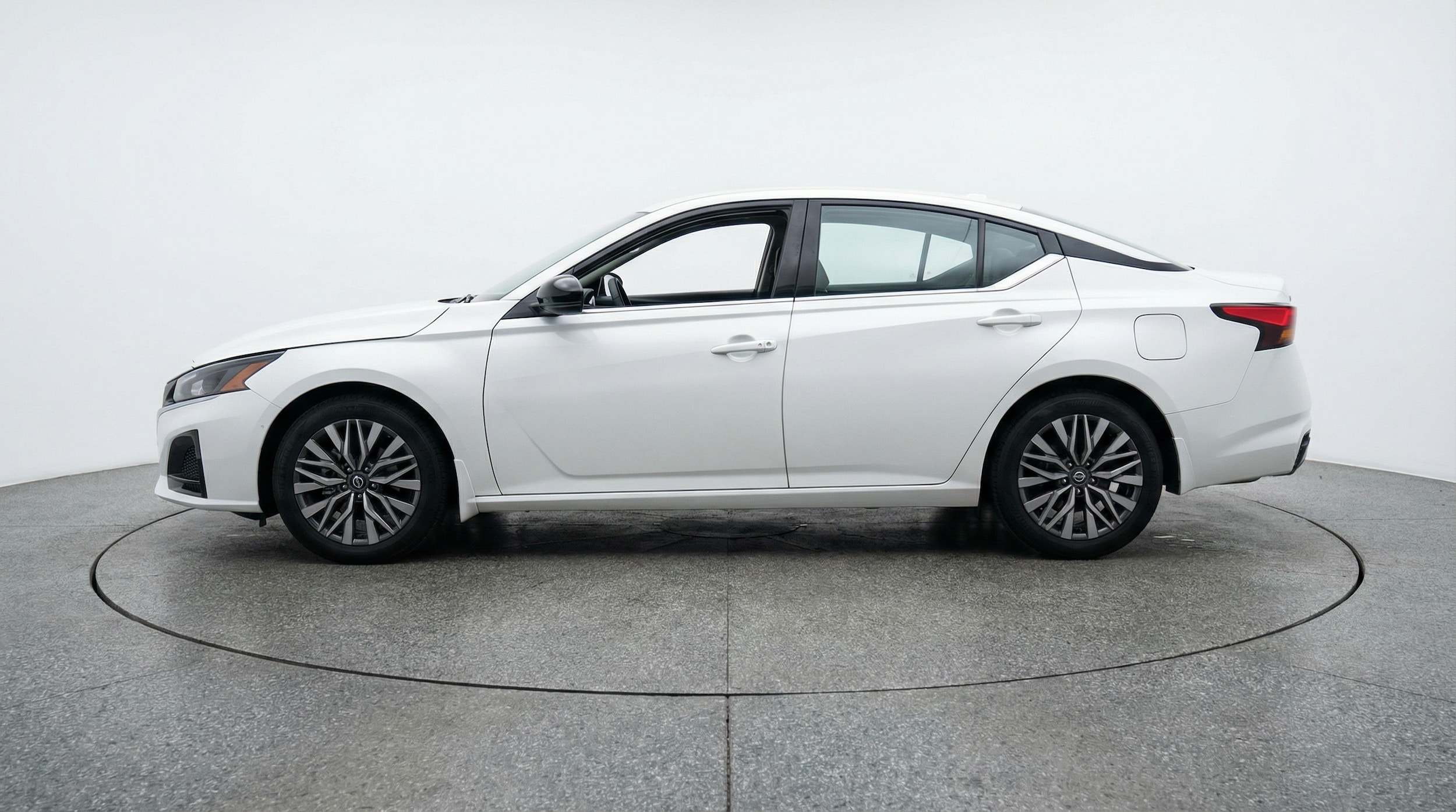 Thumbnail: 2025 Nissan Altima - 4