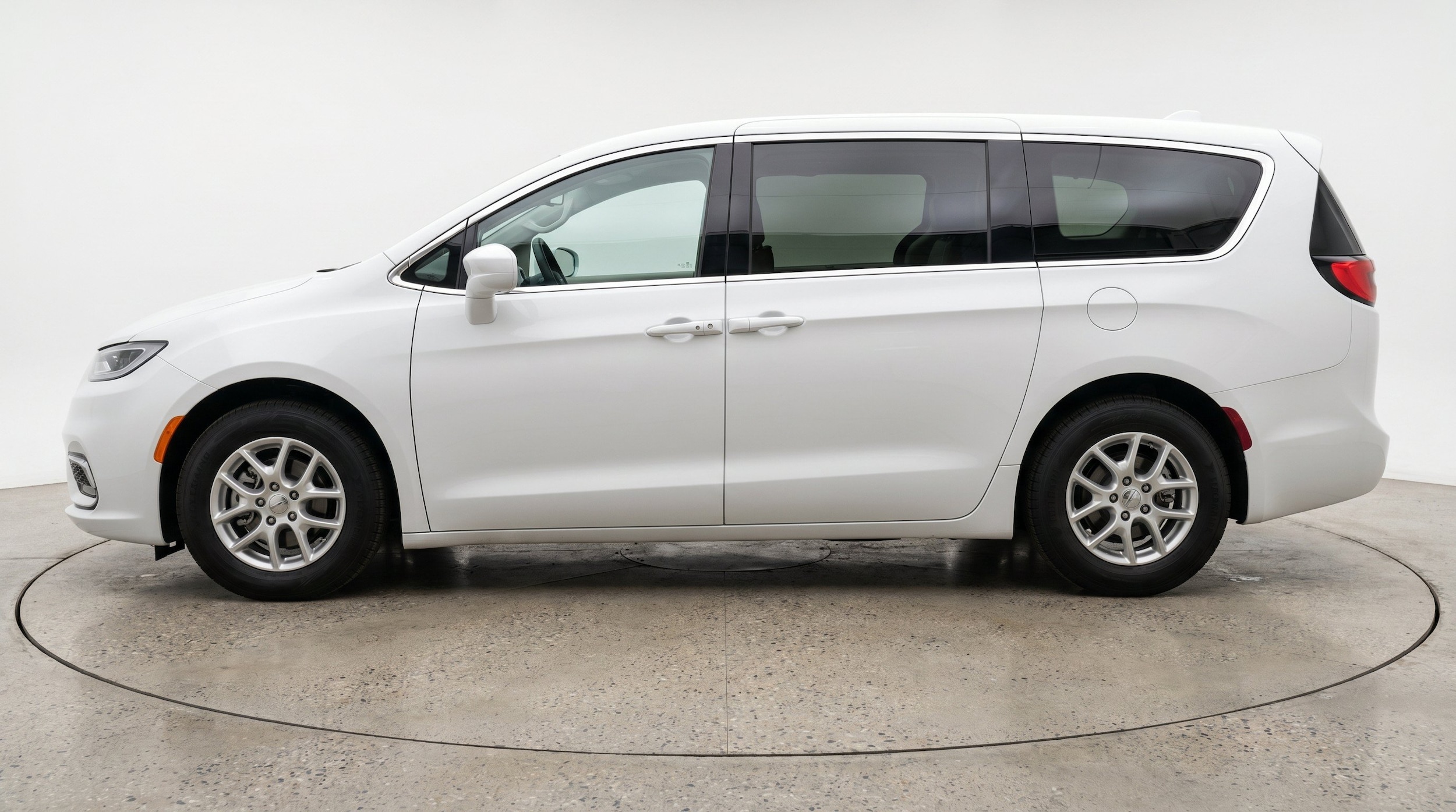 Thumbnail: 2024 Chrysler Voyager - 5