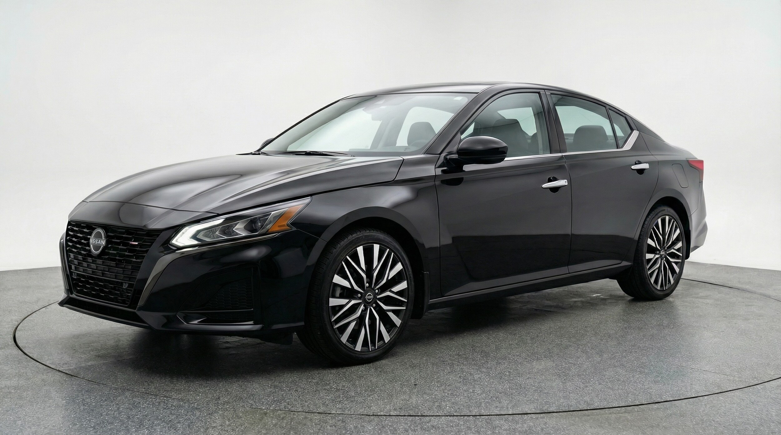 Thumbnail: 2025 Nissan Altima - 3