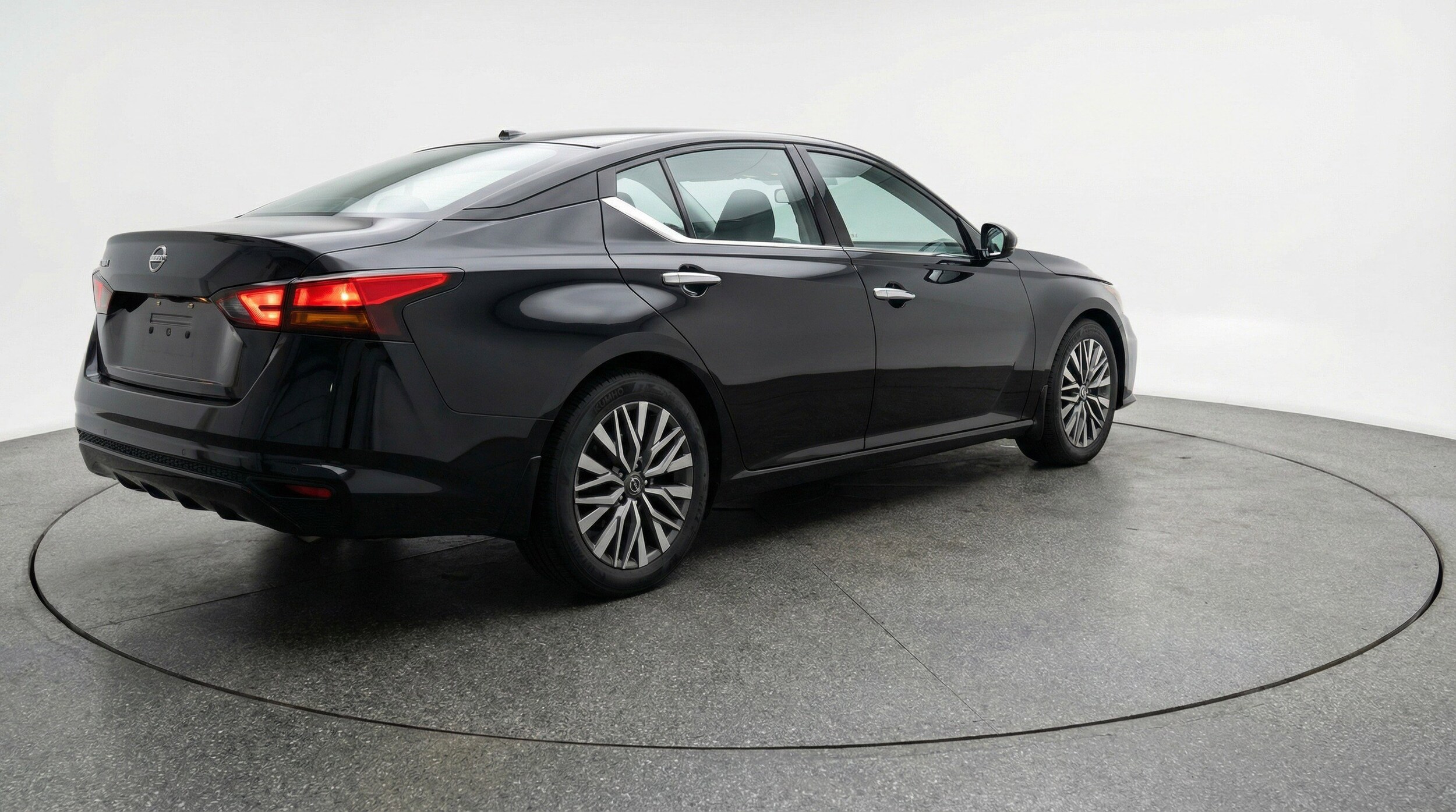 Thumbnail: 2025 Nissan Altima - 9