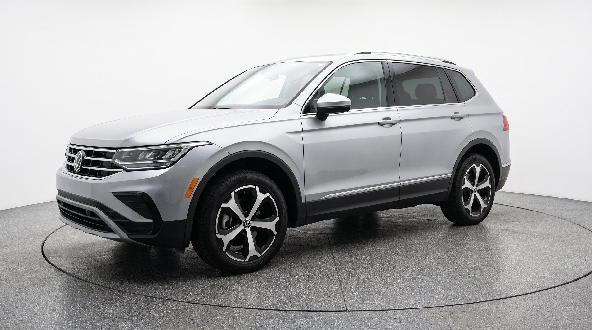 Thumbnail: 2026 Volkswagen Tiguan - 3