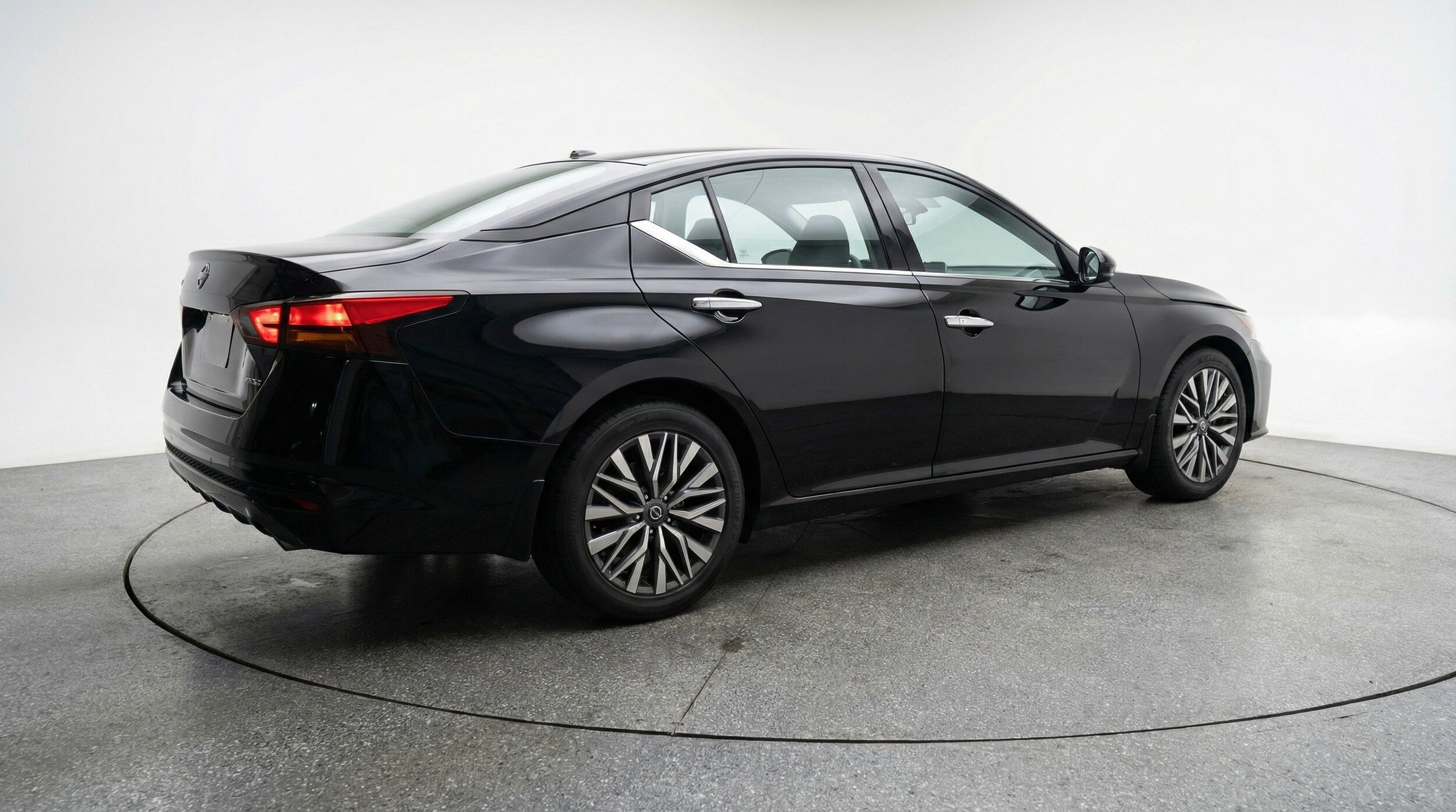 Thumbnail: 2025 Nissan Altima - 9