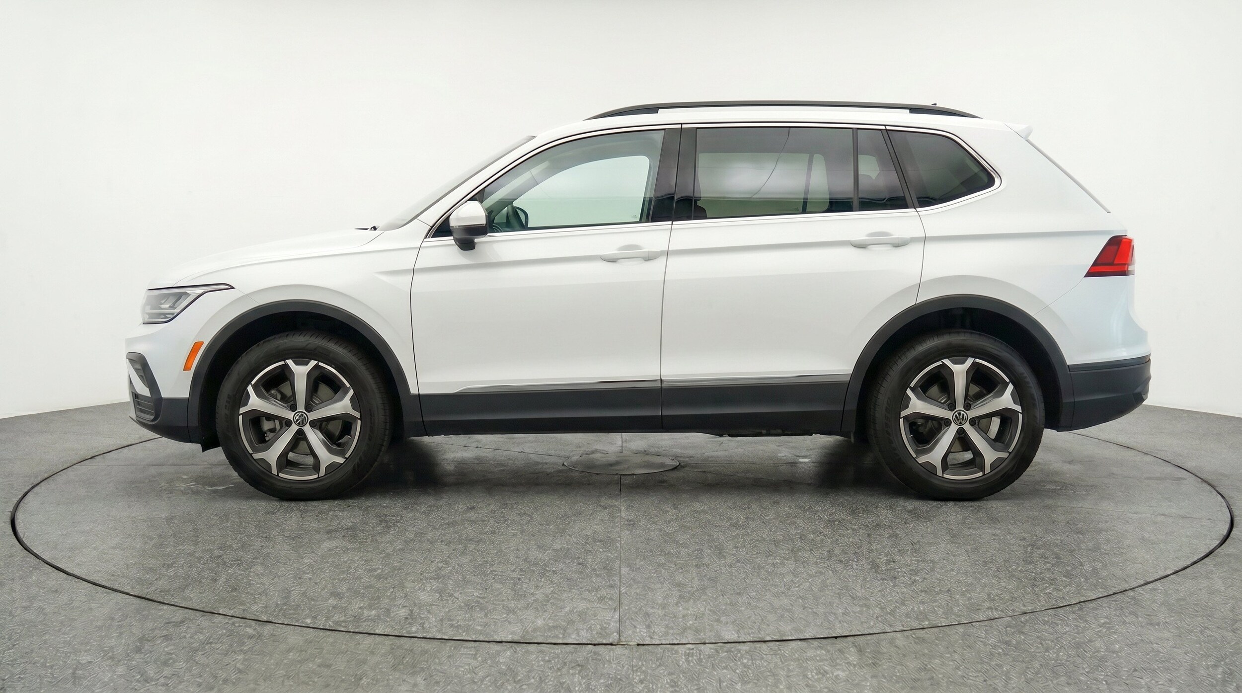 Thumbnail: 2026 Volkswagen Tiguan - 5