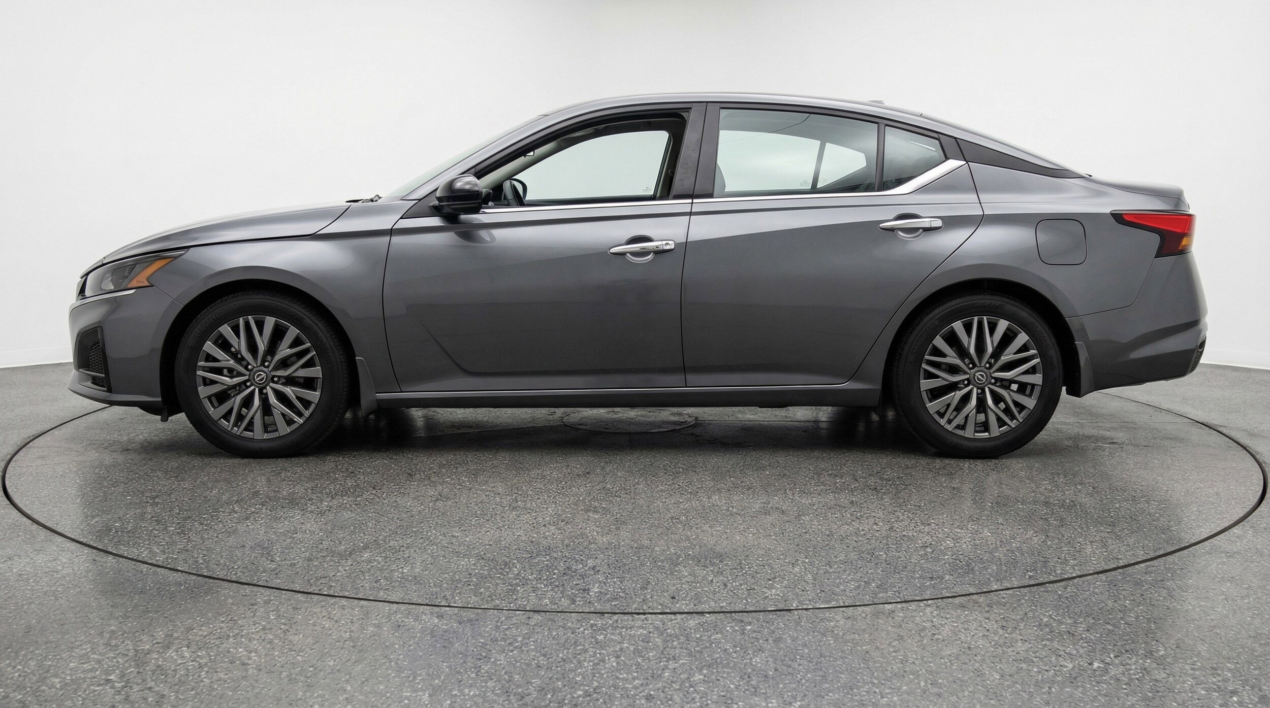 Thumbnail: 2025 Nissan Altima - 5