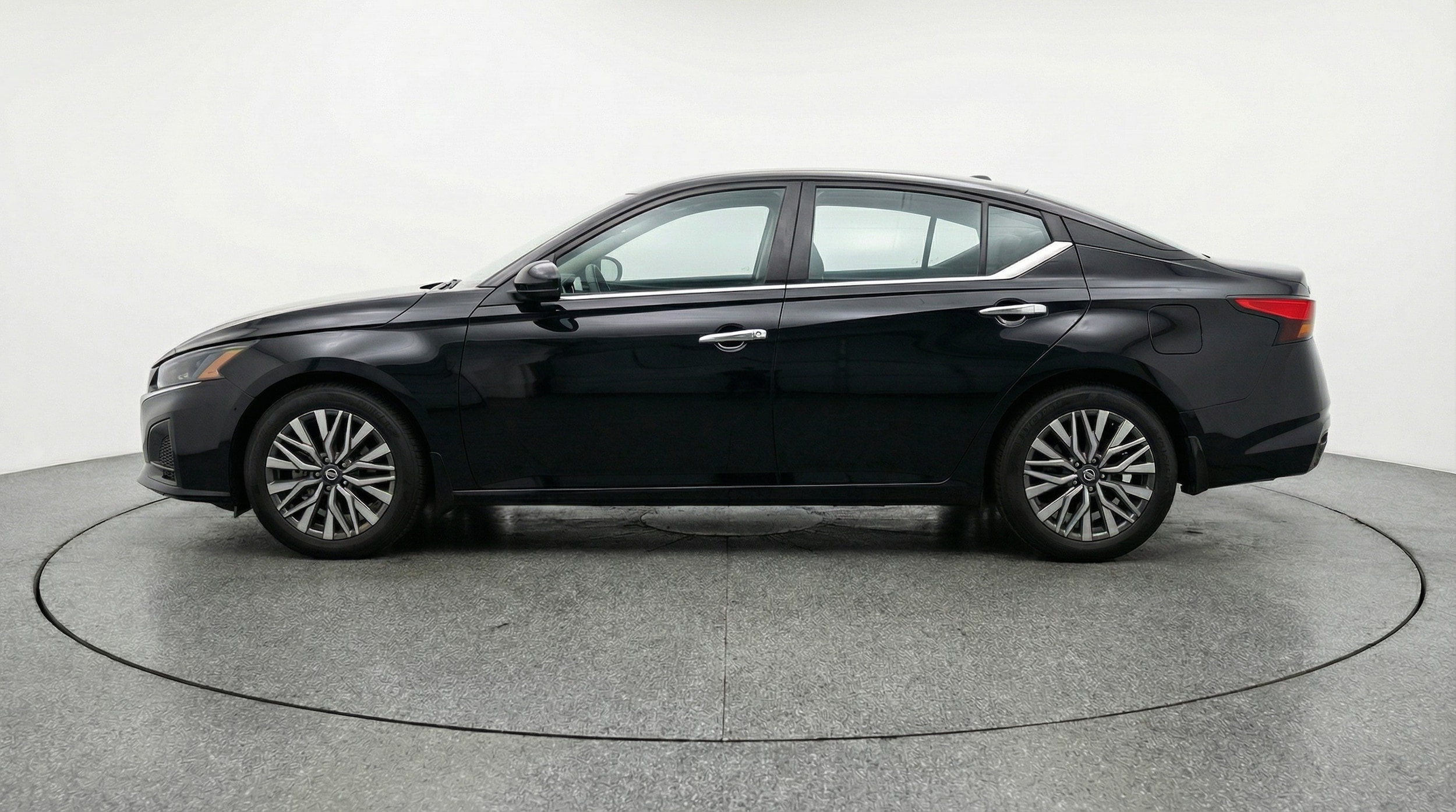 Thumbnail: 2025 Nissan Altima - 4