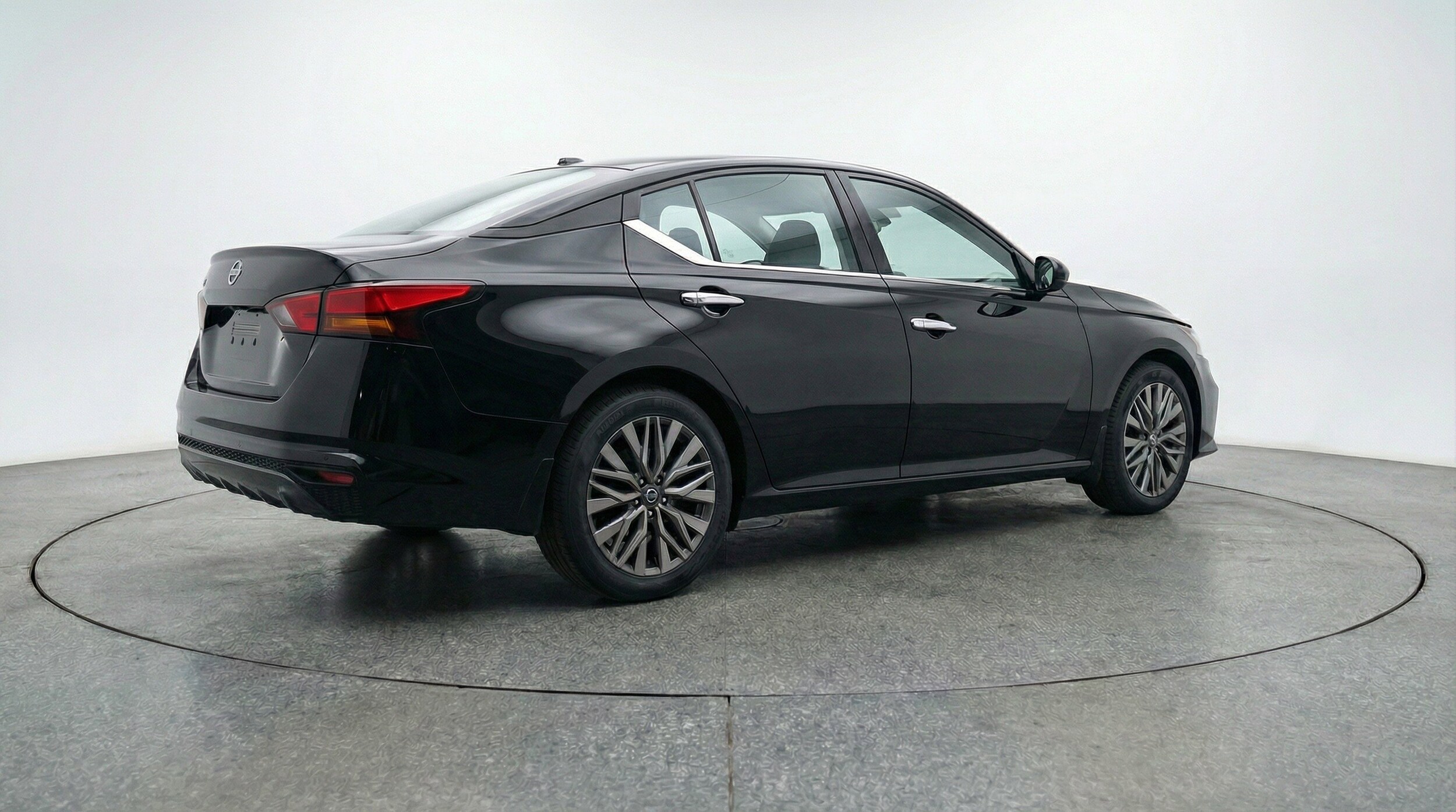 Thumbnail: 2025 Nissan Altima - 9