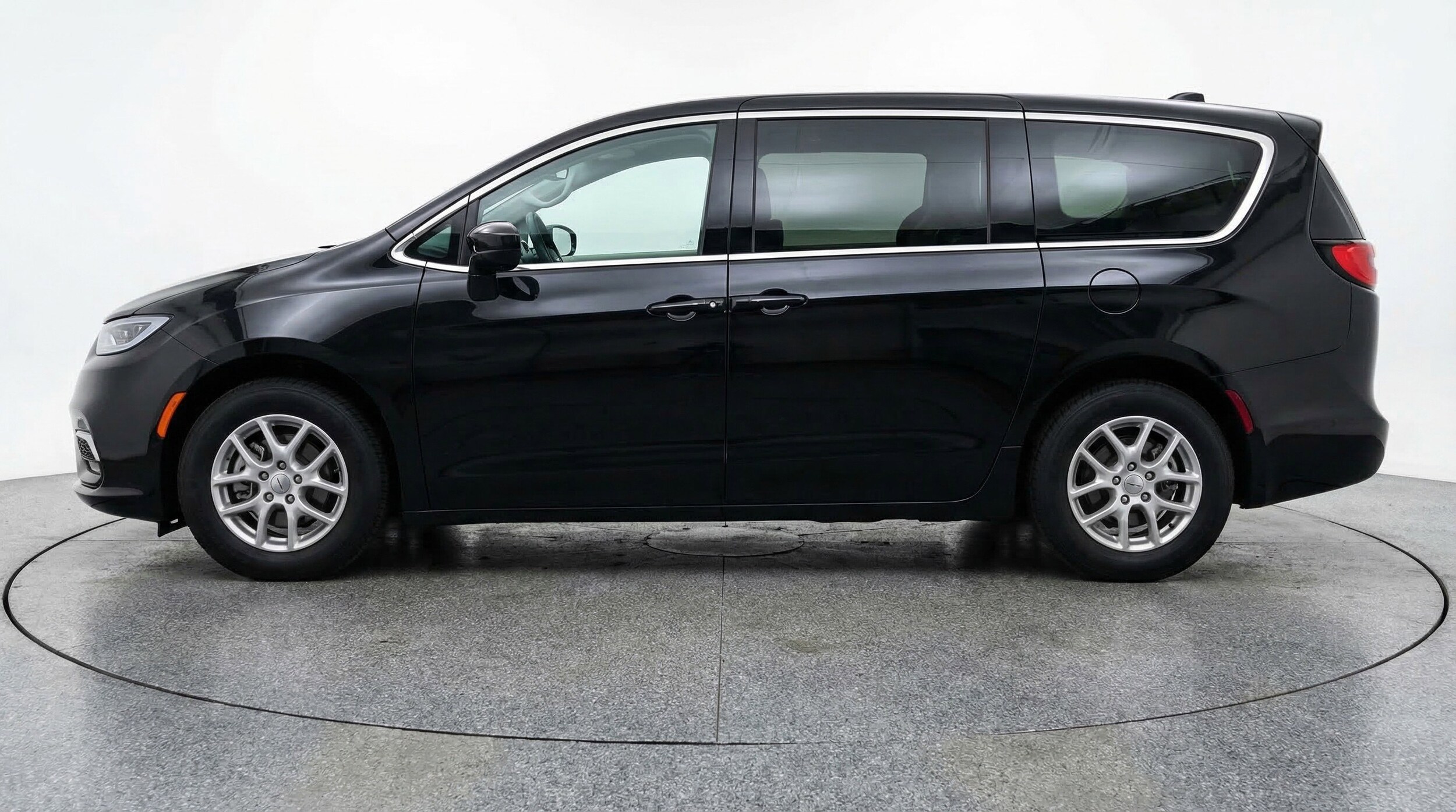 Thumbnail: 2024 Chrysler Voyager - 5