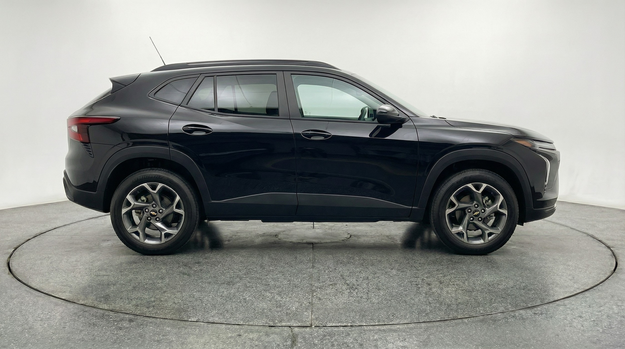 Thumbnail: 2025 Chevrolet Trax - 8