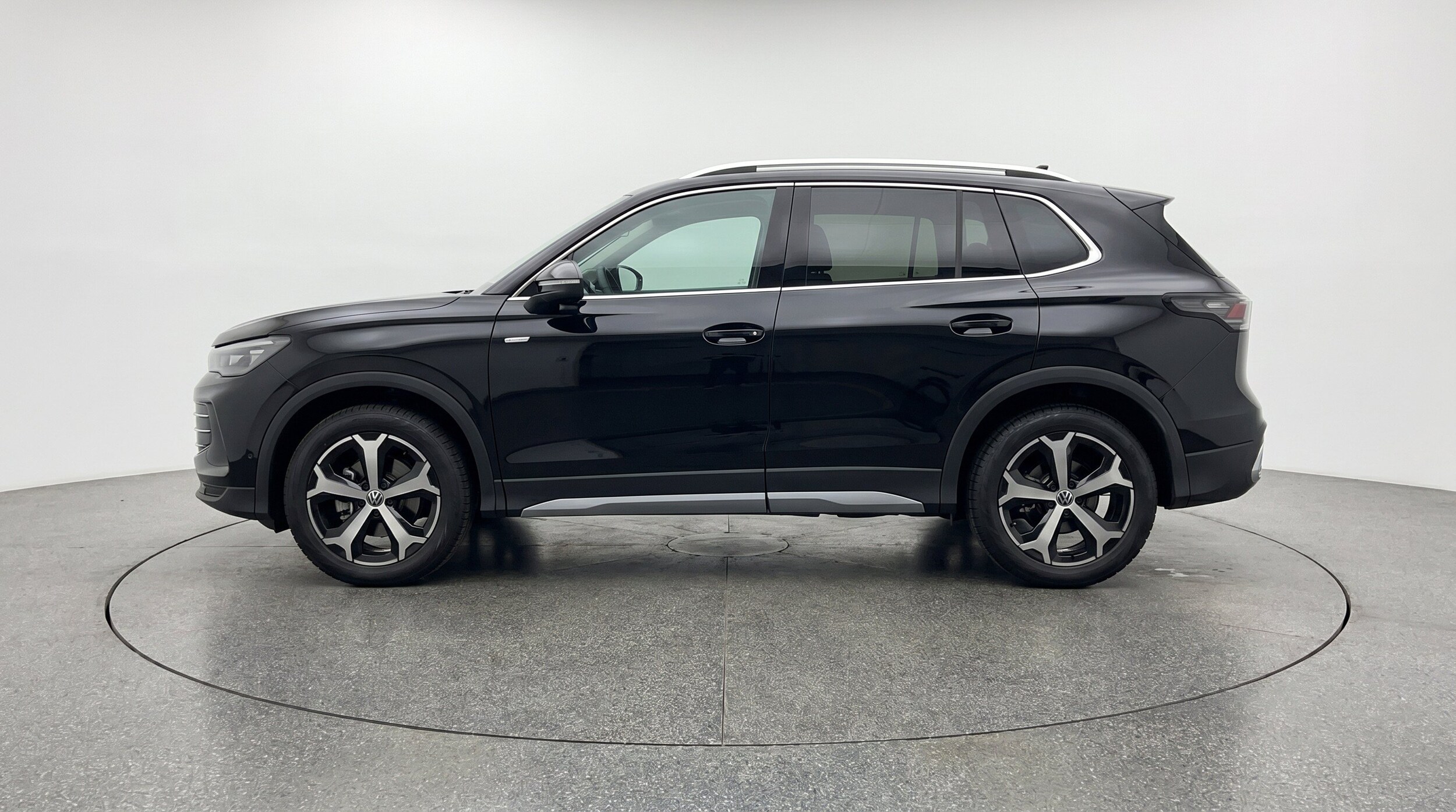 Thumbnail: 2026 Volkswagen Tiguan - 5