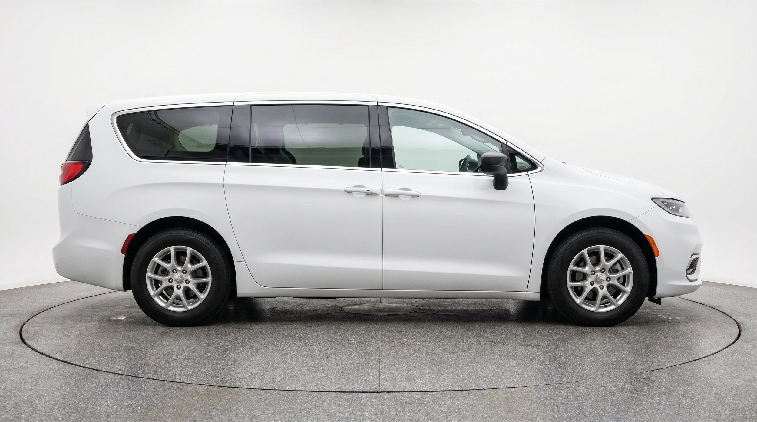 Thumbnail: 2024 Chrysler Voyager - 11