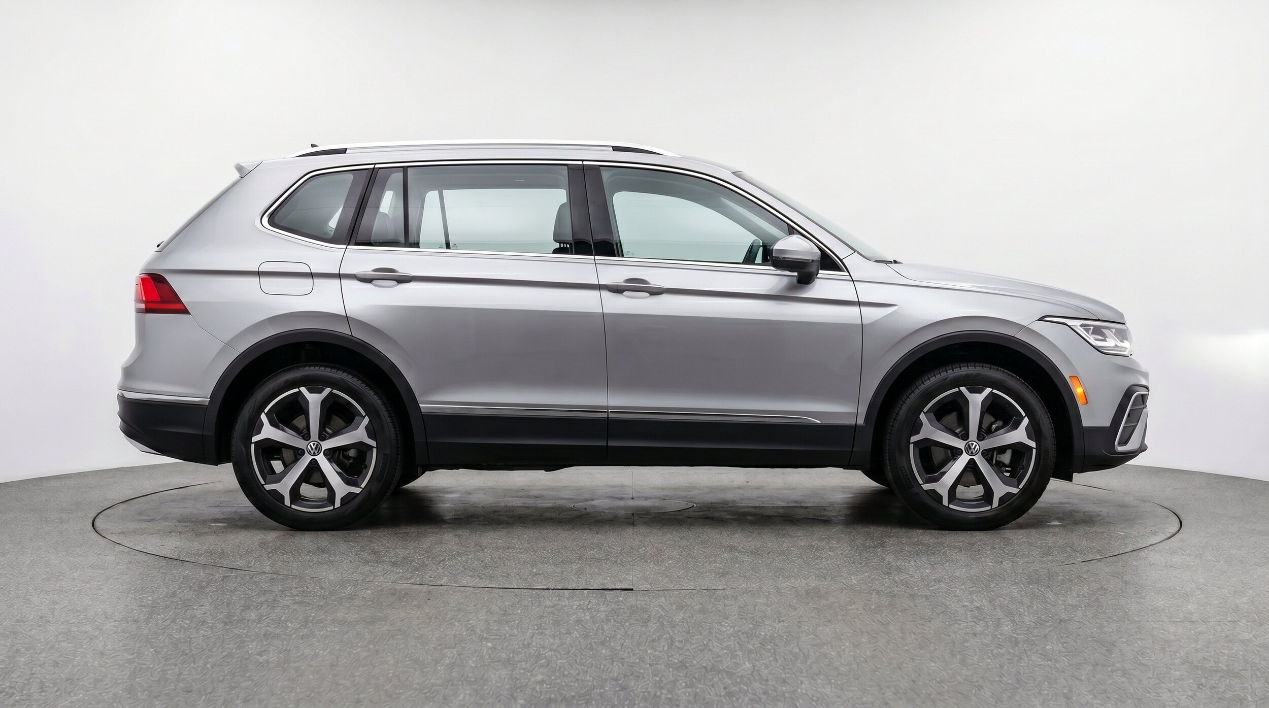 Thumbnail: 2026 Volkswagen Tiguan - 10