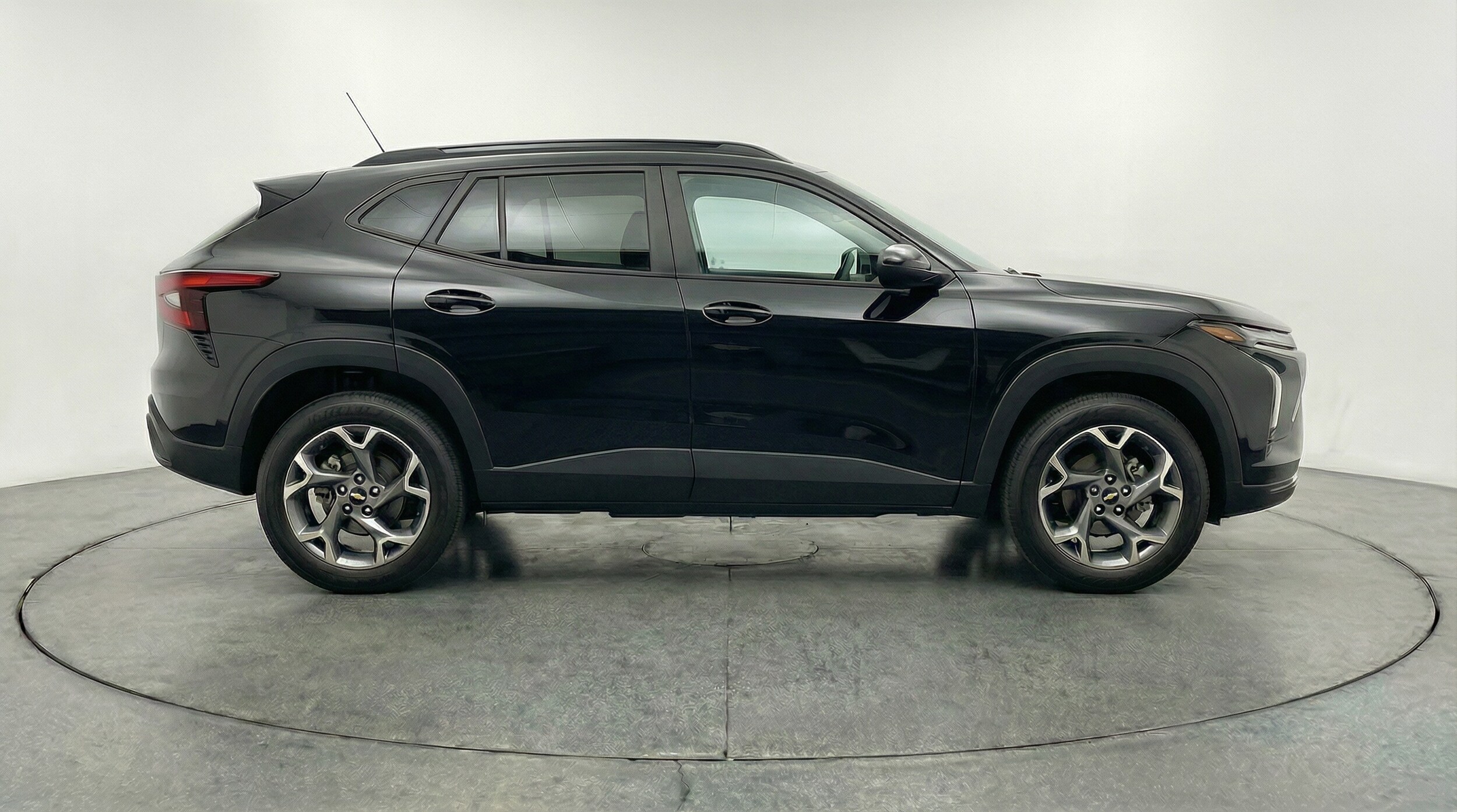 Thumbnail: 2025 Chevrolet Trax - 8