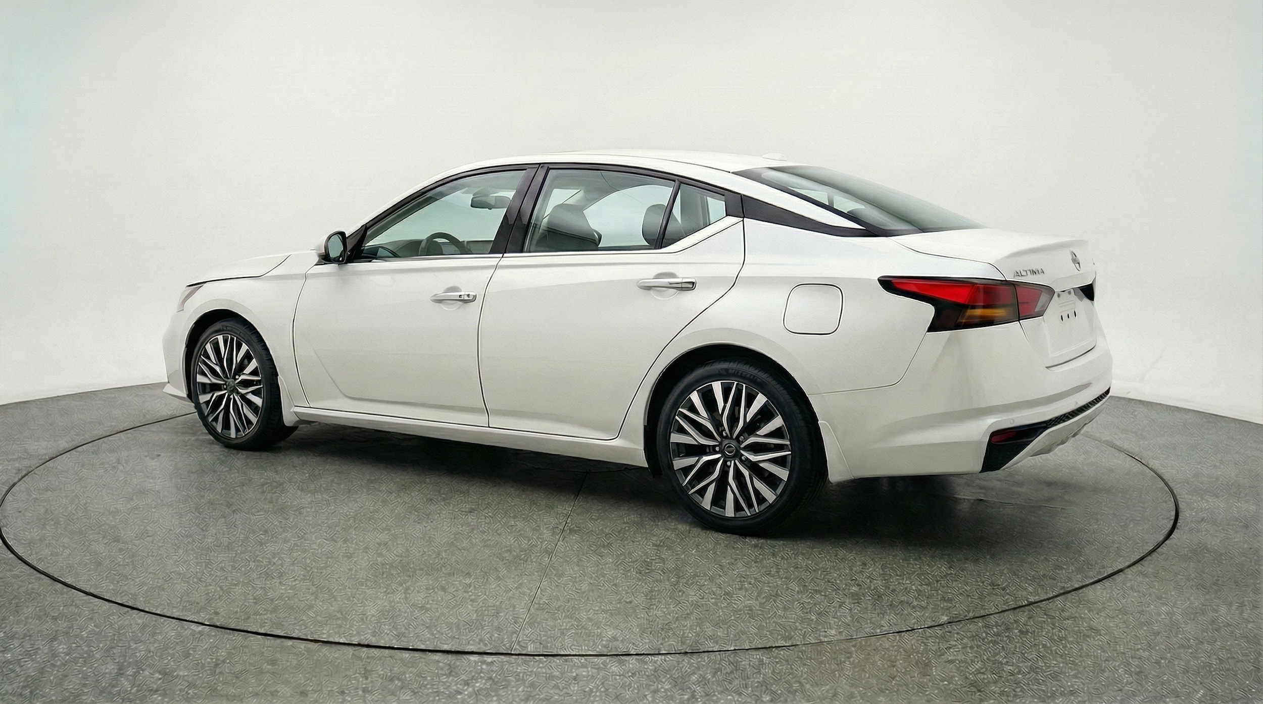 Thumbnail: 2025 Nissan Altima - 5