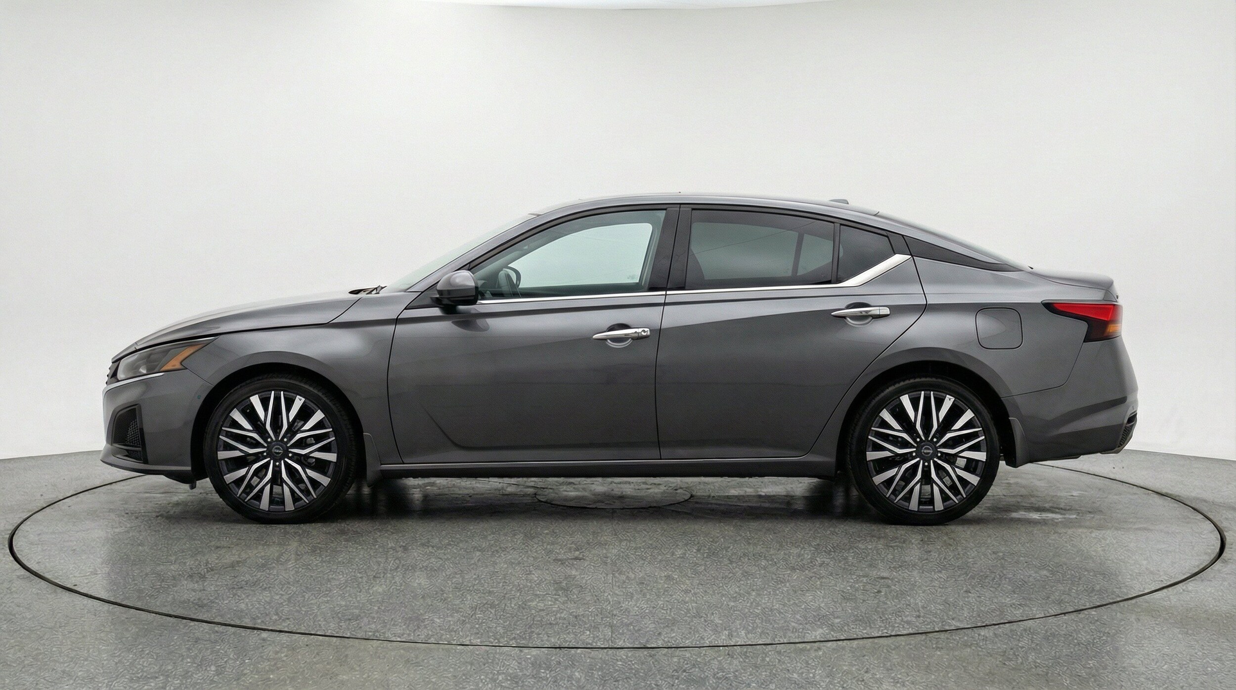 Thumbnail: 2025 Nissan Altima - 5