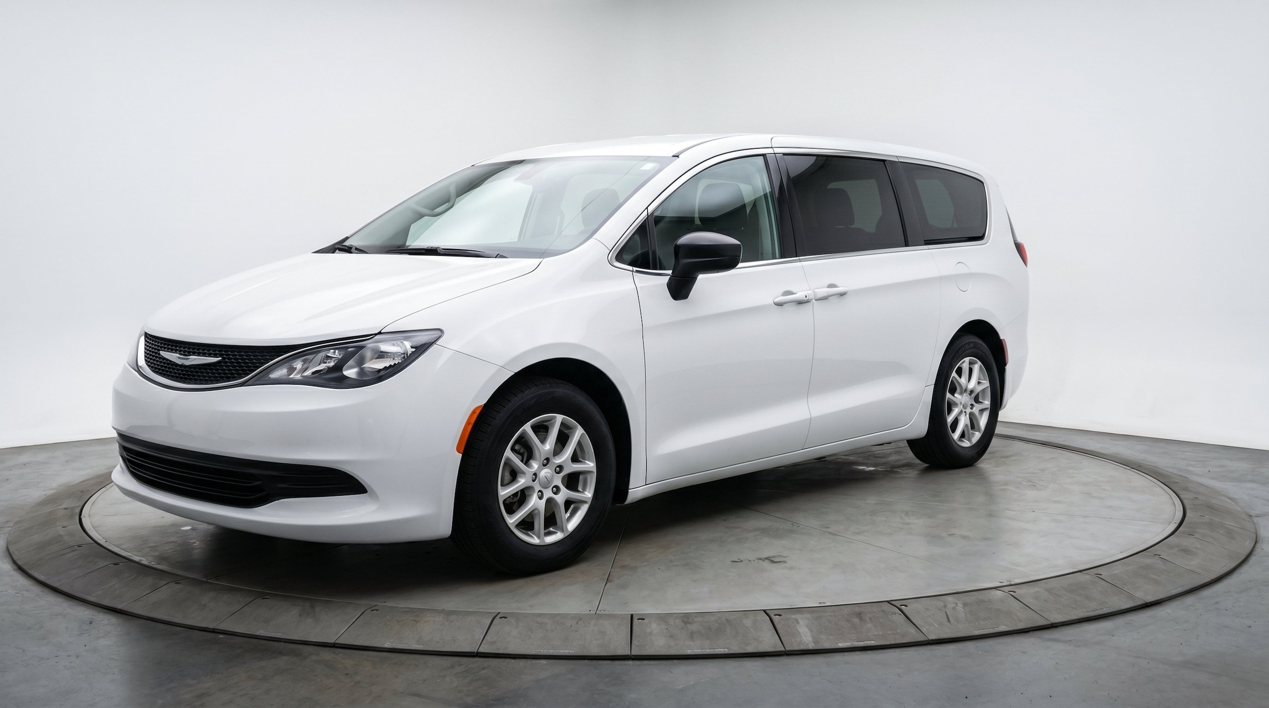 Thumbnail: 2024 Chrysler Voyager - 3