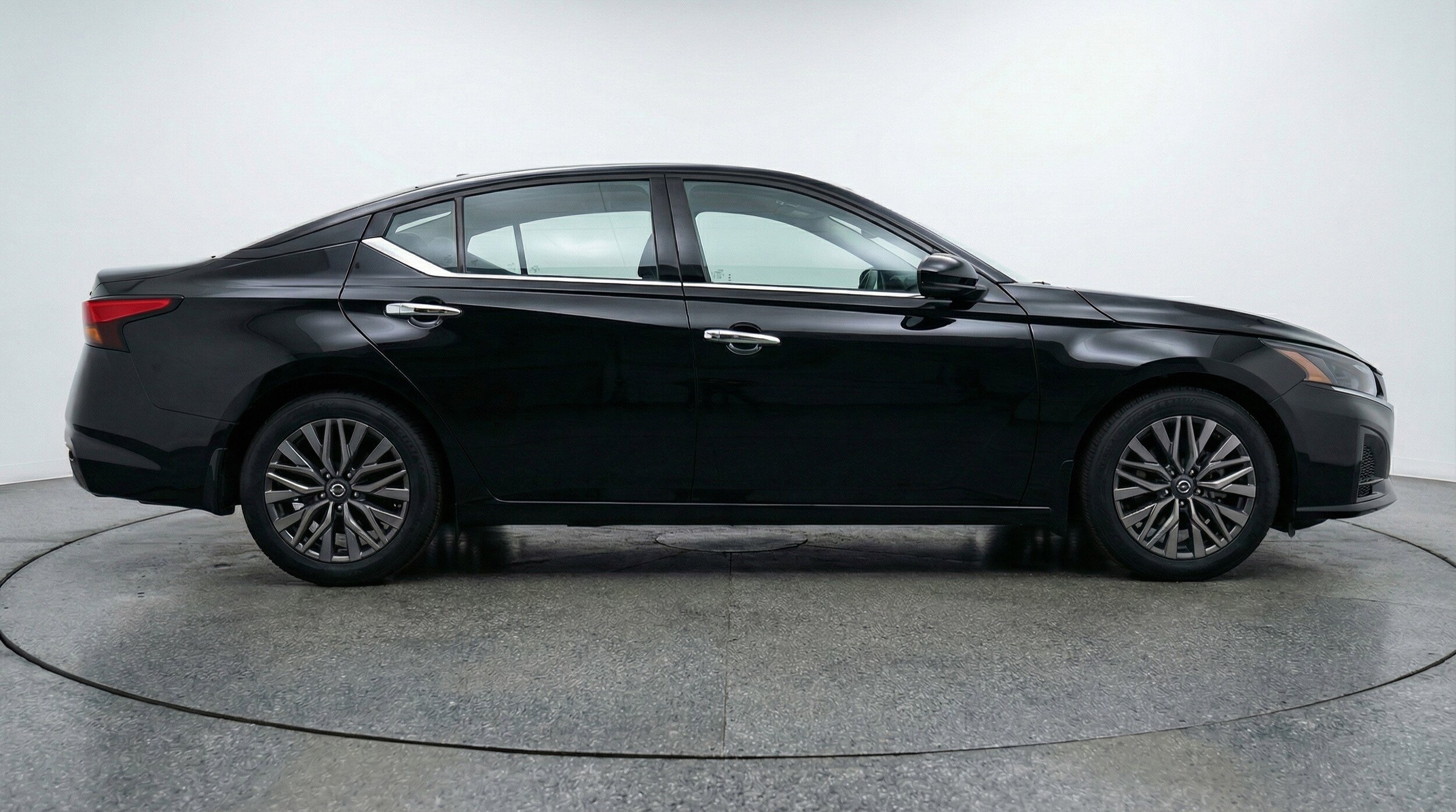 Thumbnail: 2025 Nissan Altima - 11