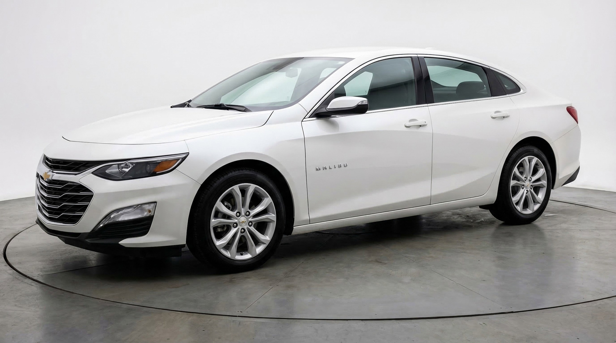 Thumbnail: 2023 Chevrolet Malibu - 3