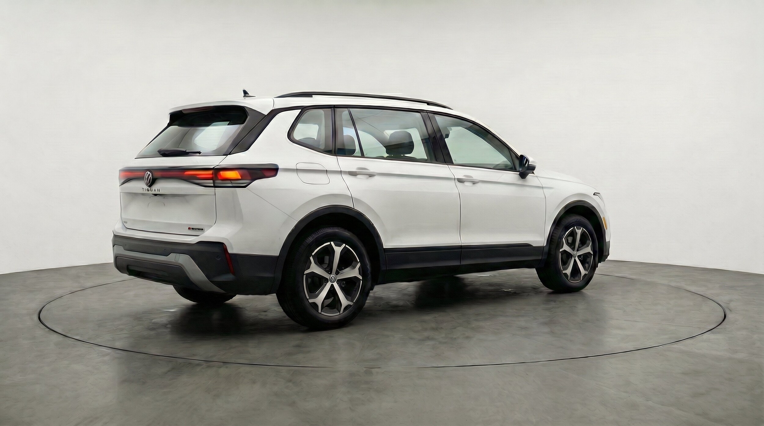 Thumbnail: 2026 Volkswagen Tiguan - 9
